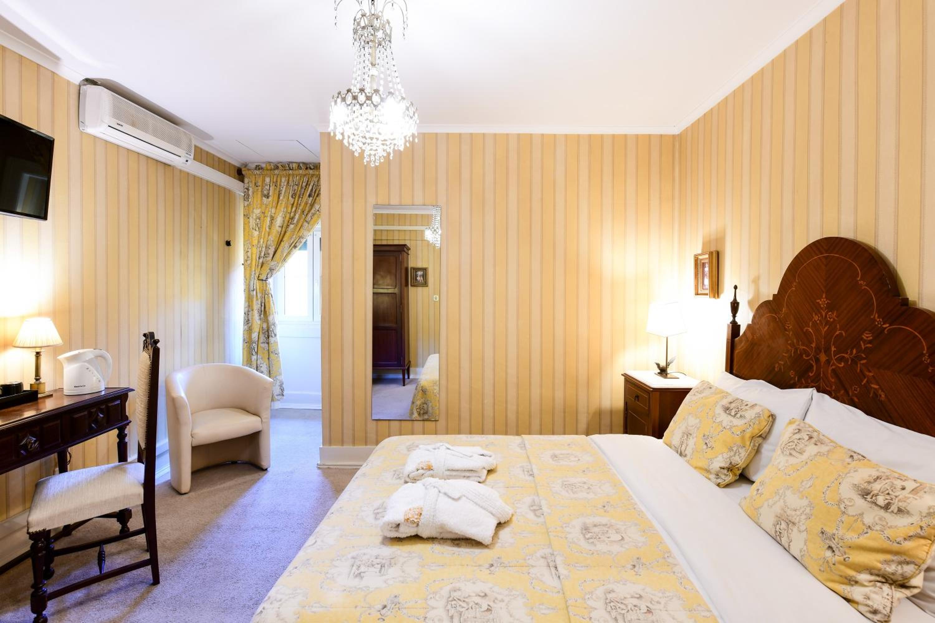 Standard Double or Twin Room - Photo 1