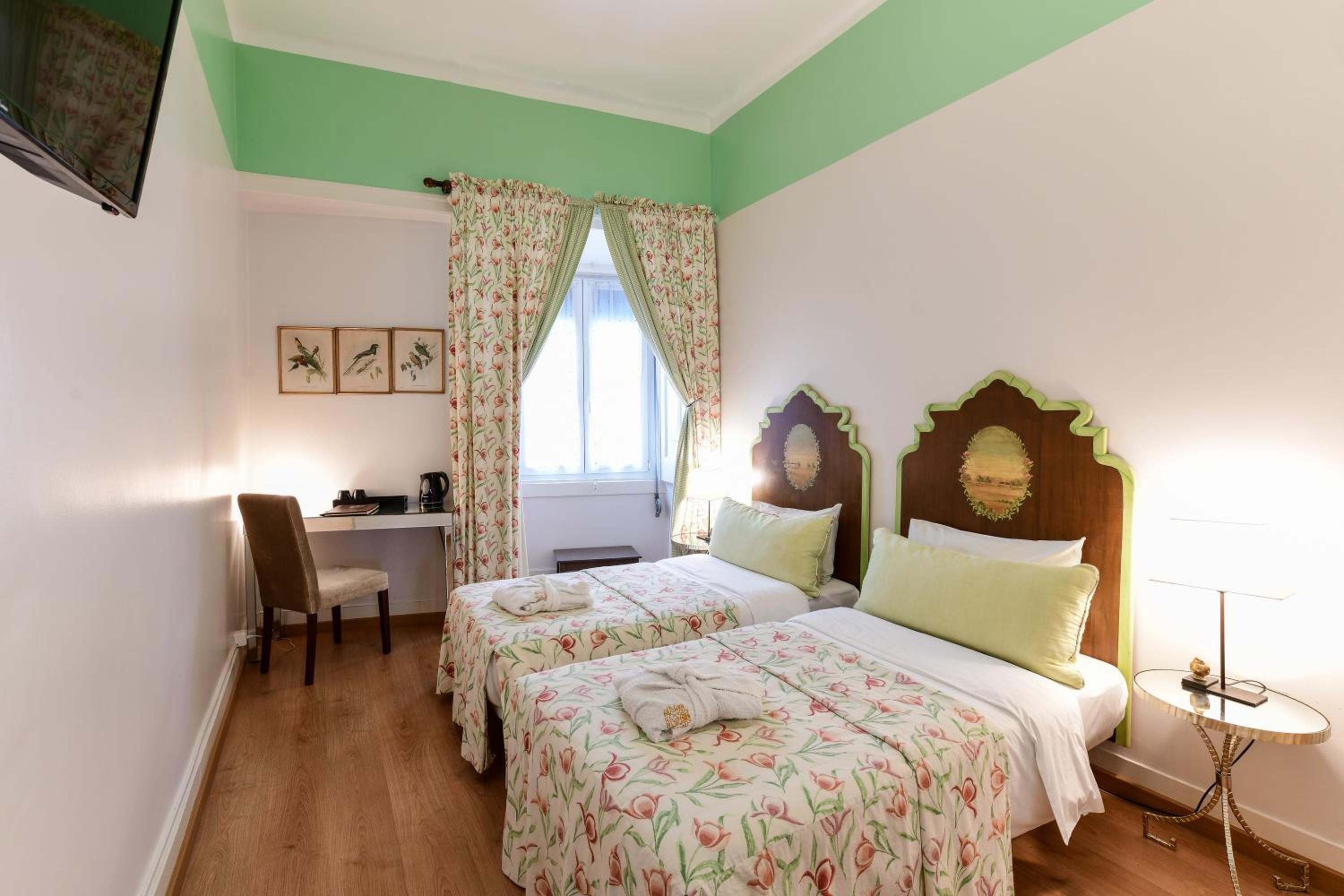 Standard Double or Twin Room - Photo 3