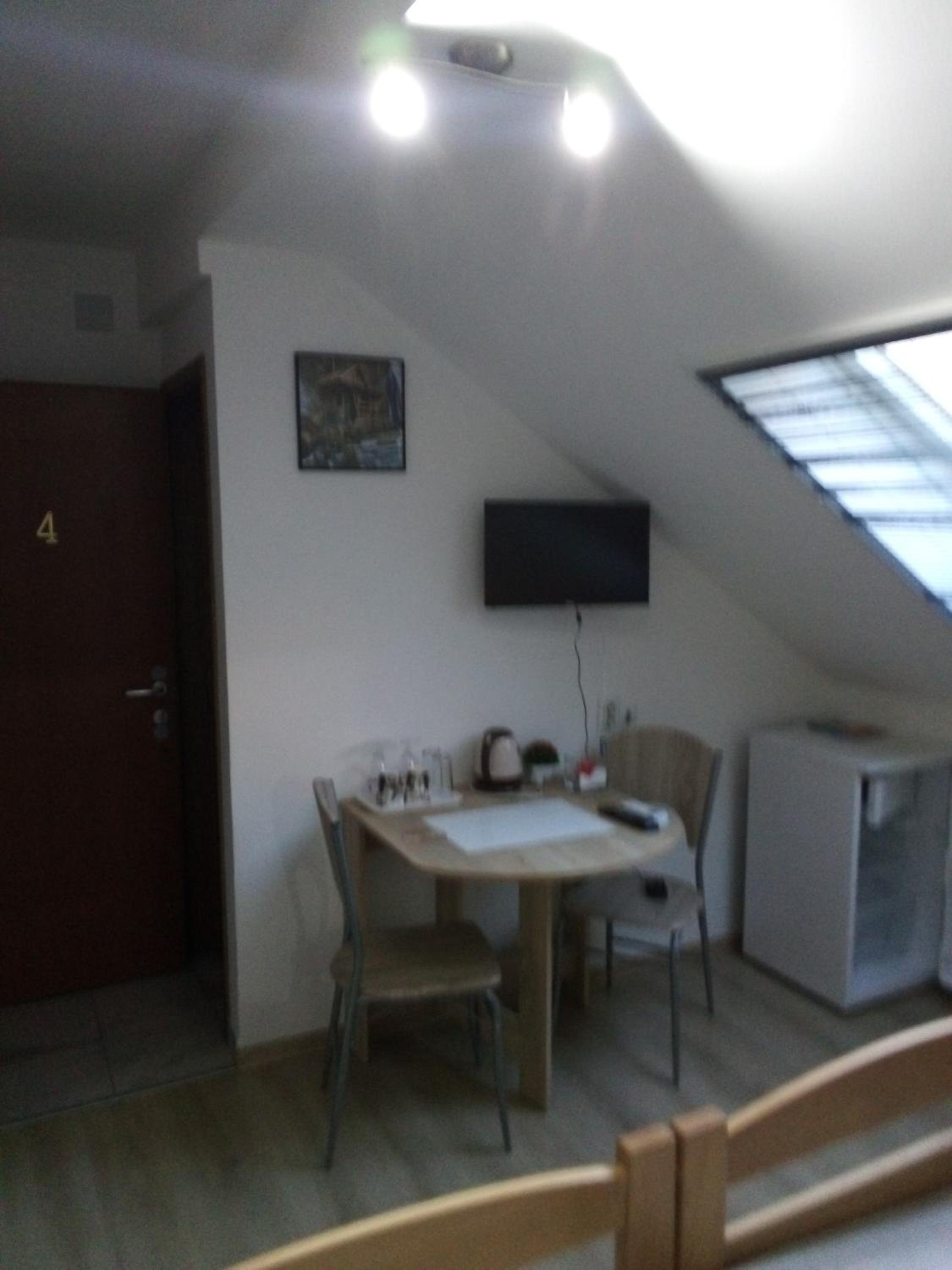 Double or Twin Room with Private Bathroom - Photo 2