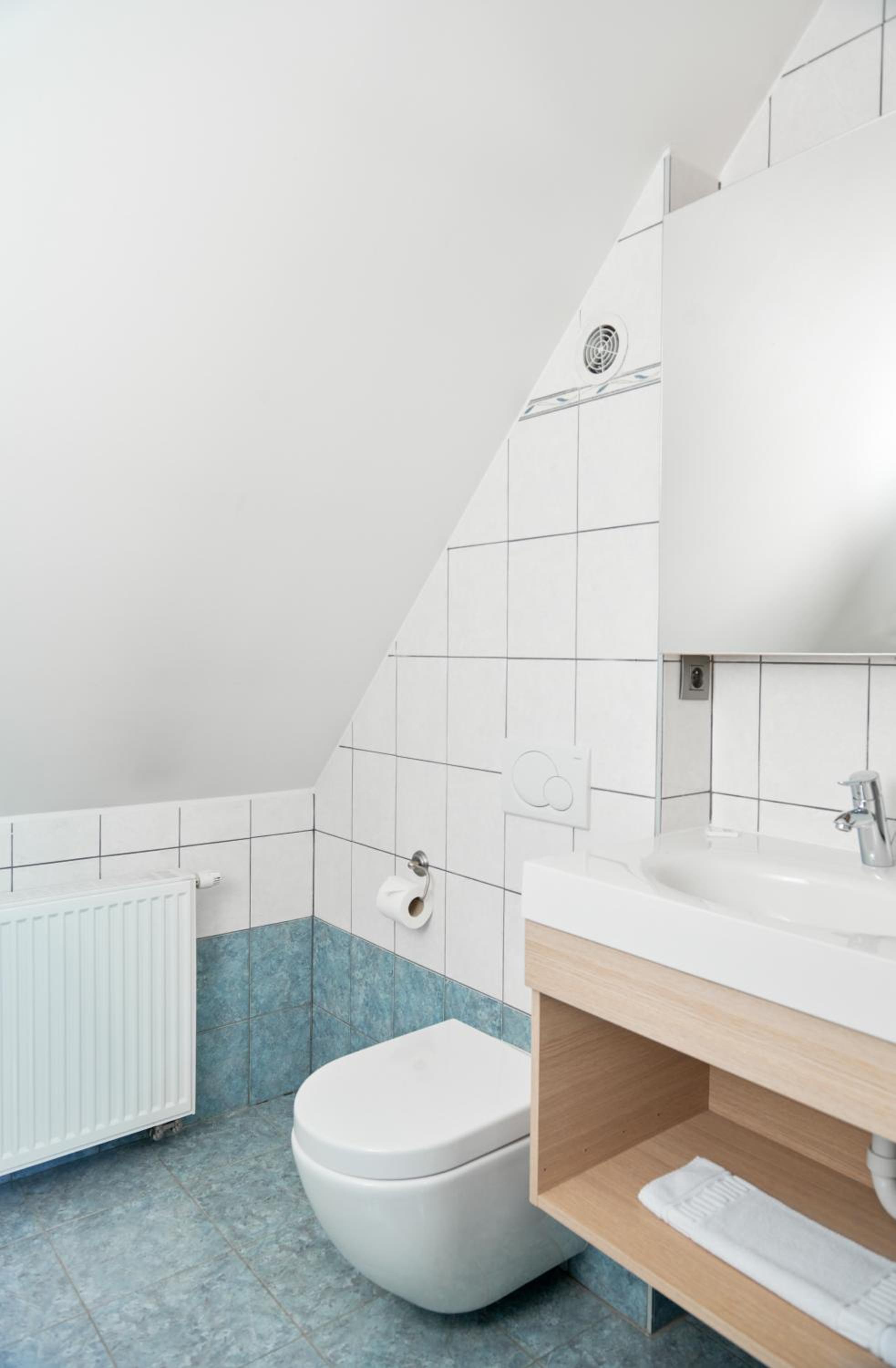Large Double Room - Photo 6