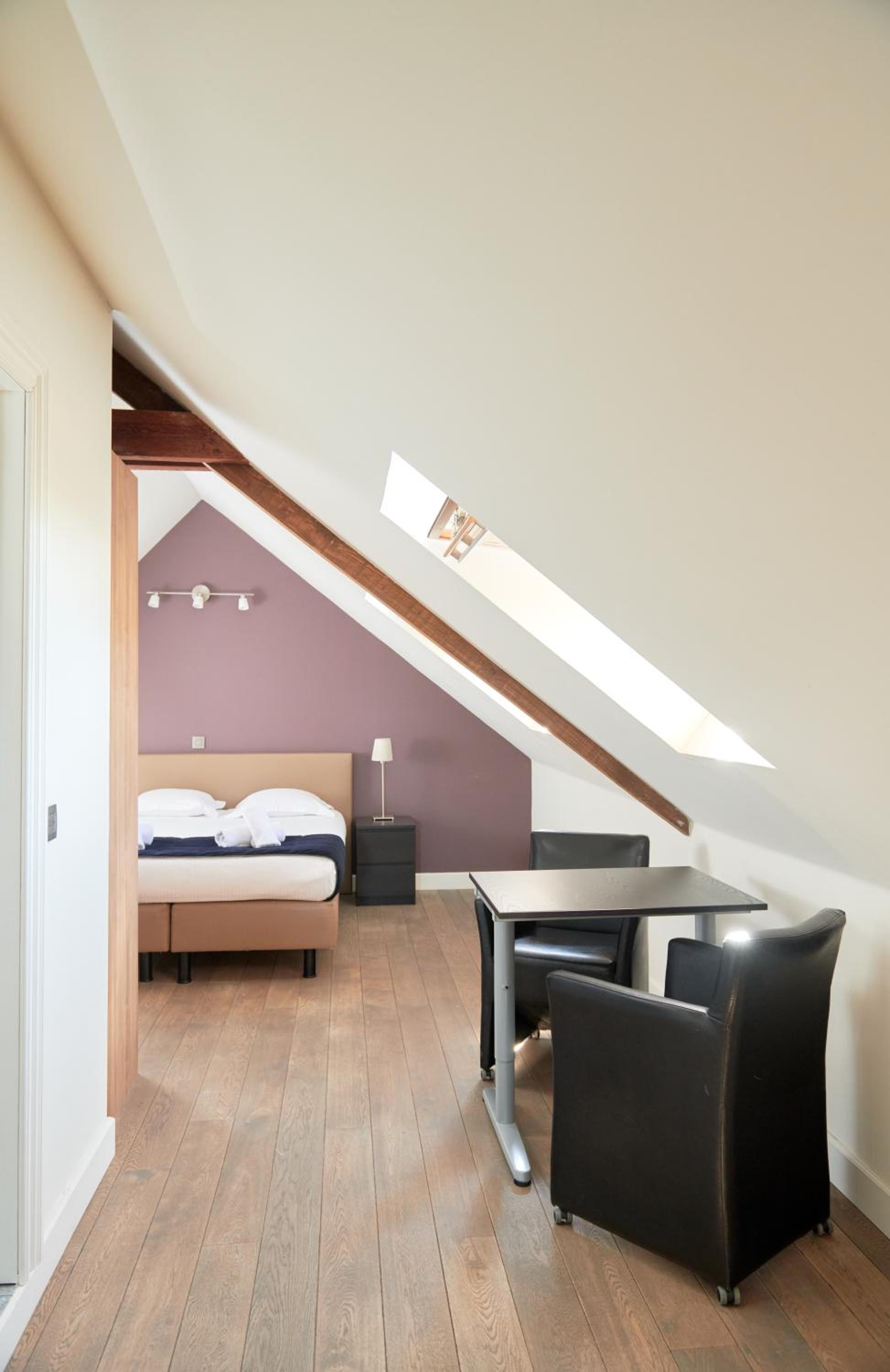 Large Double Room - Photo 3