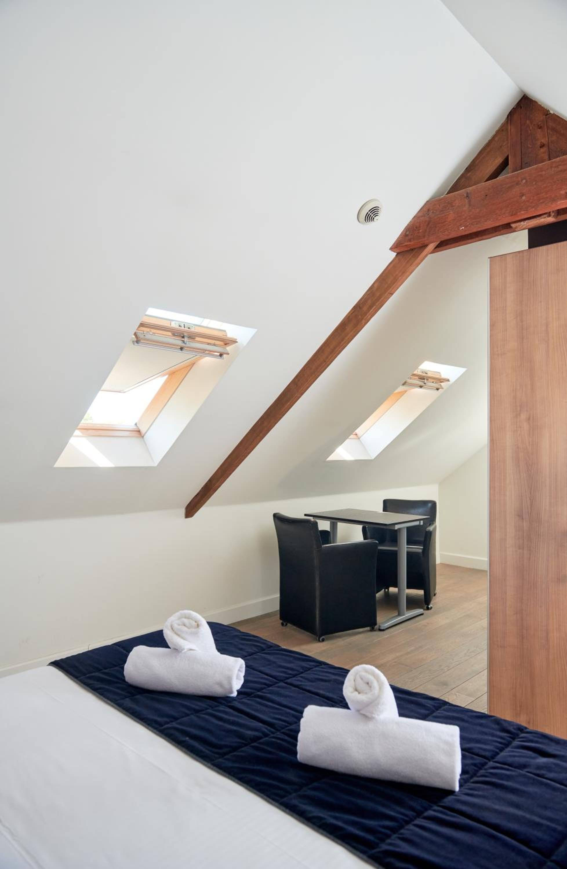 Large Double Room - Photo 5