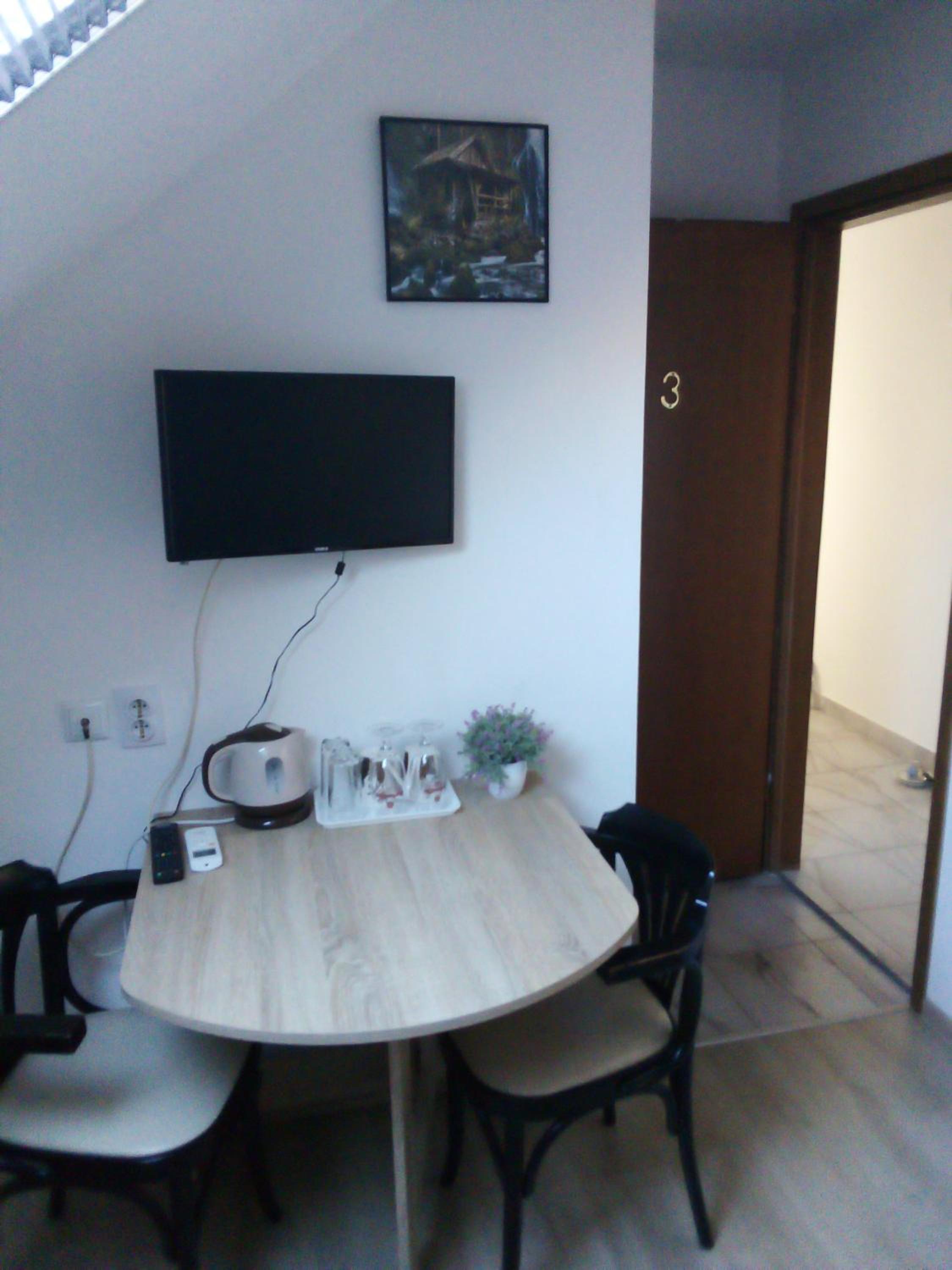 Double or Twin Room with Private Bathroom - Photo 4