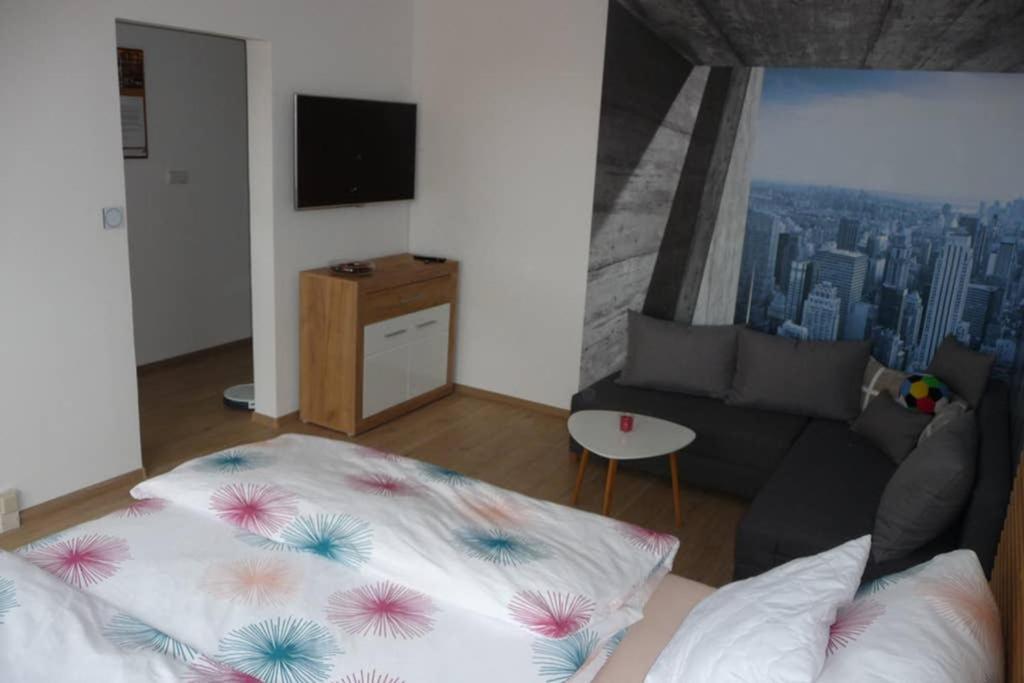 One-Bedroom Apartment - Photo 1