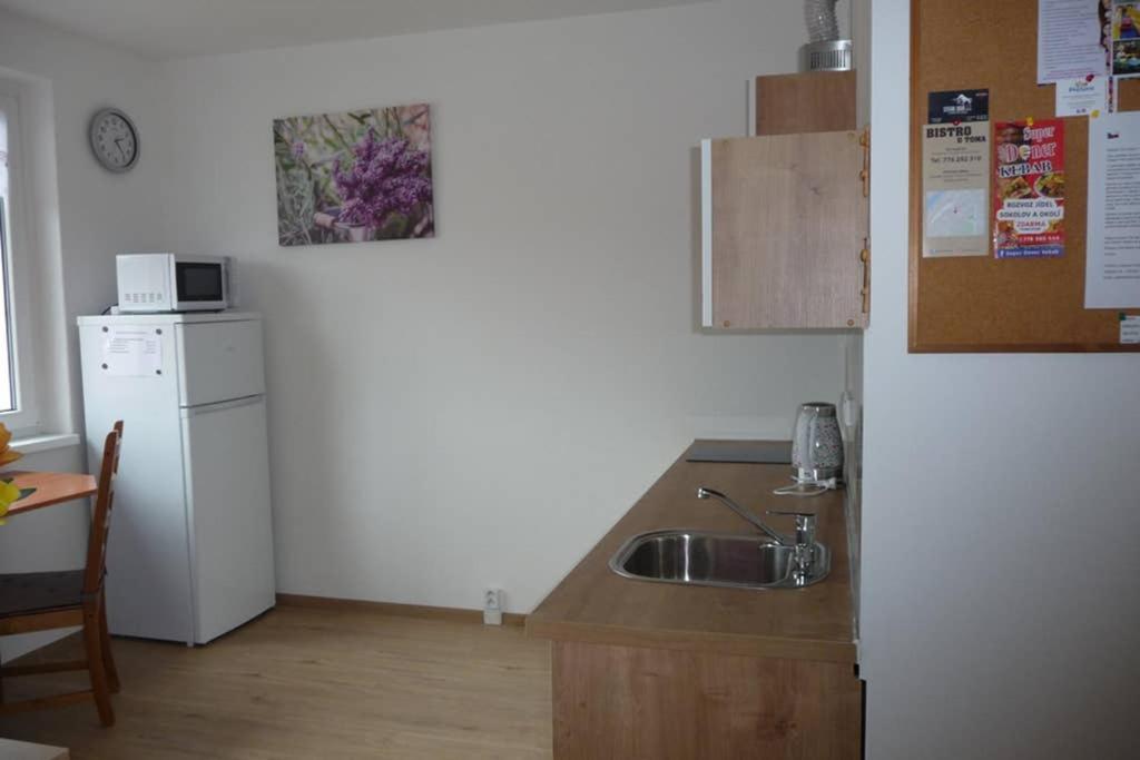 One-Bedroom Apartment - Photo 2
