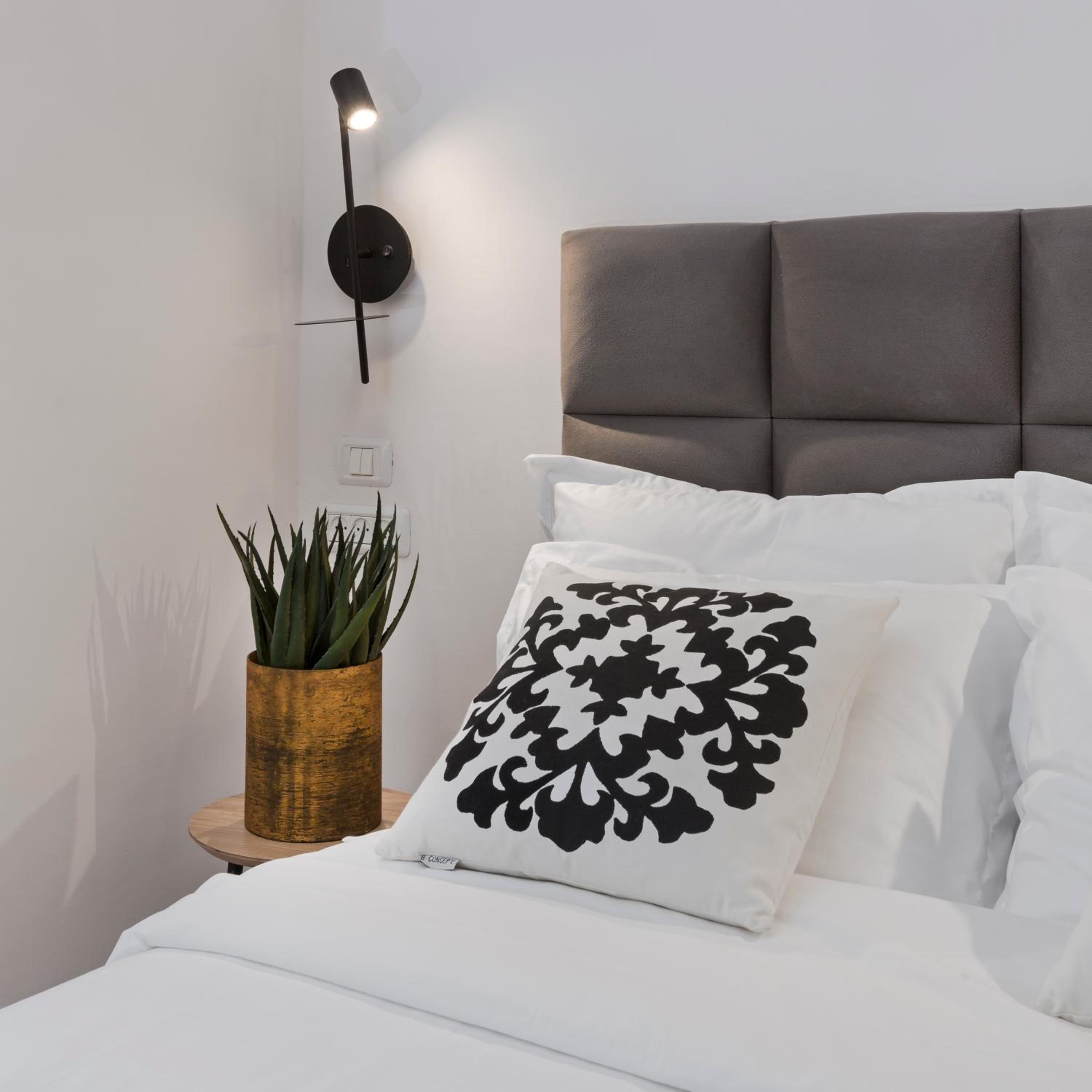 Deluxe Double Room with Extra Bed - Photo 1