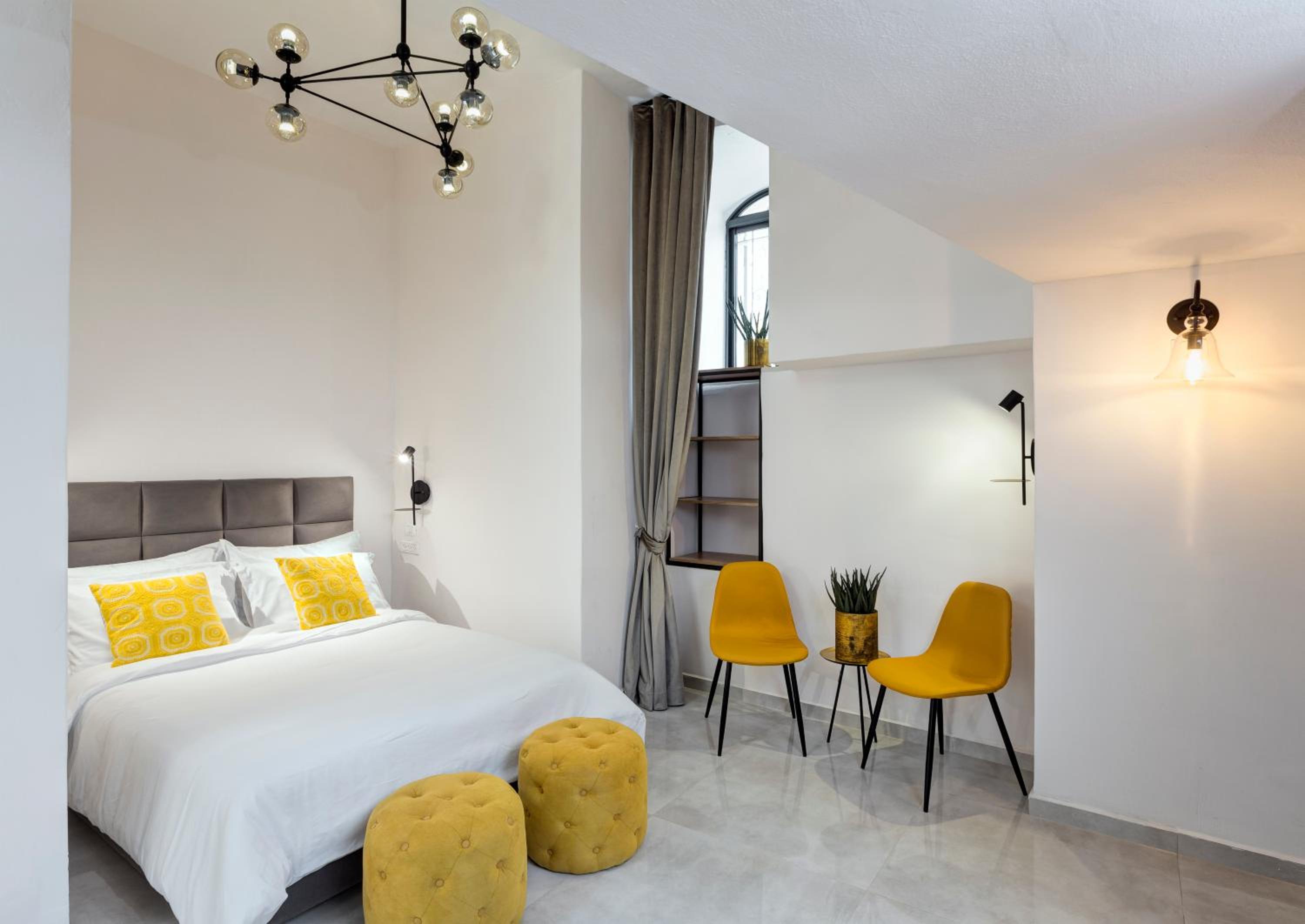 Deluxe Double Room with Extra Bed - Photo 4