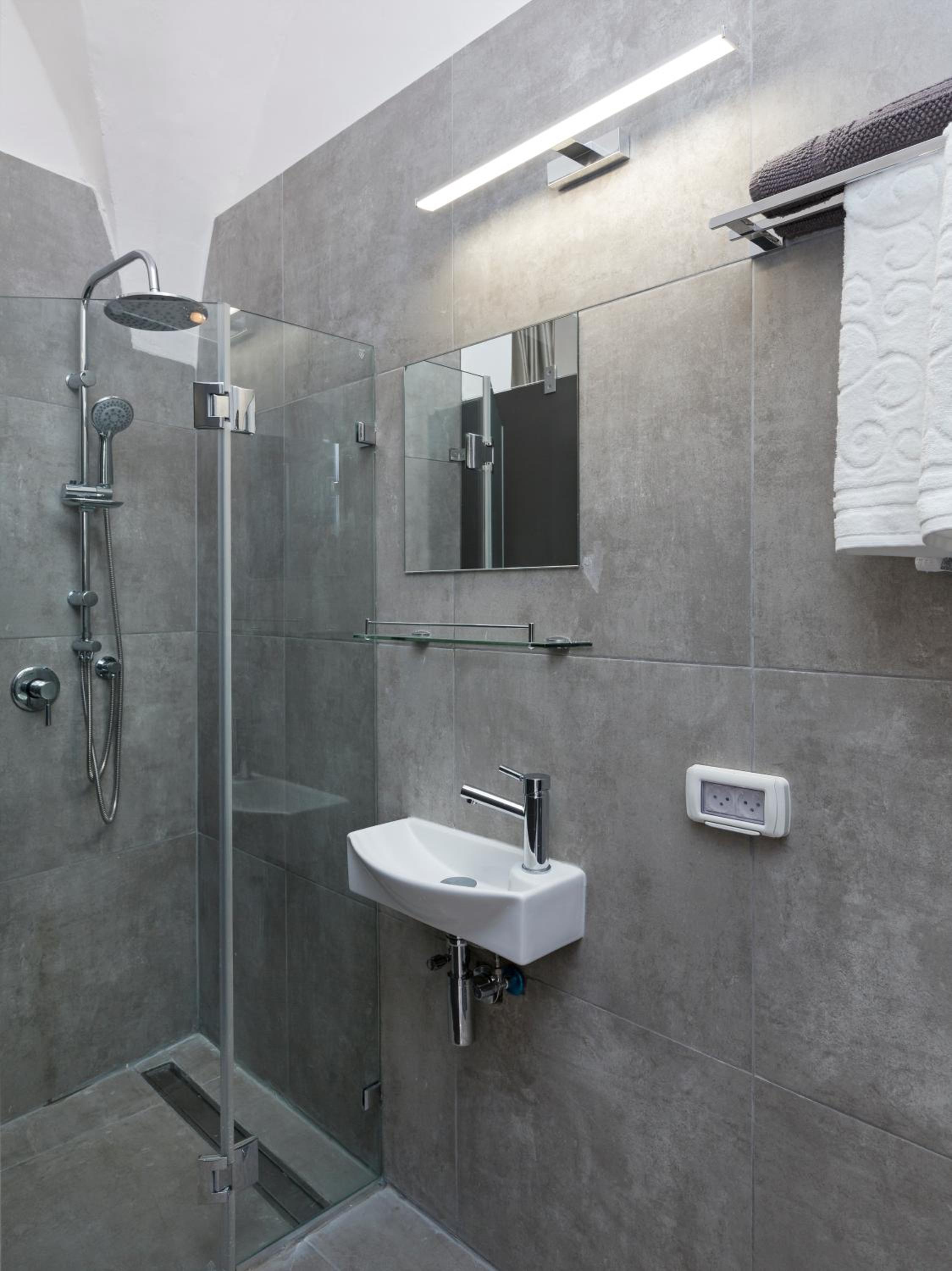 Two-Bedroom Suite - Photo 8