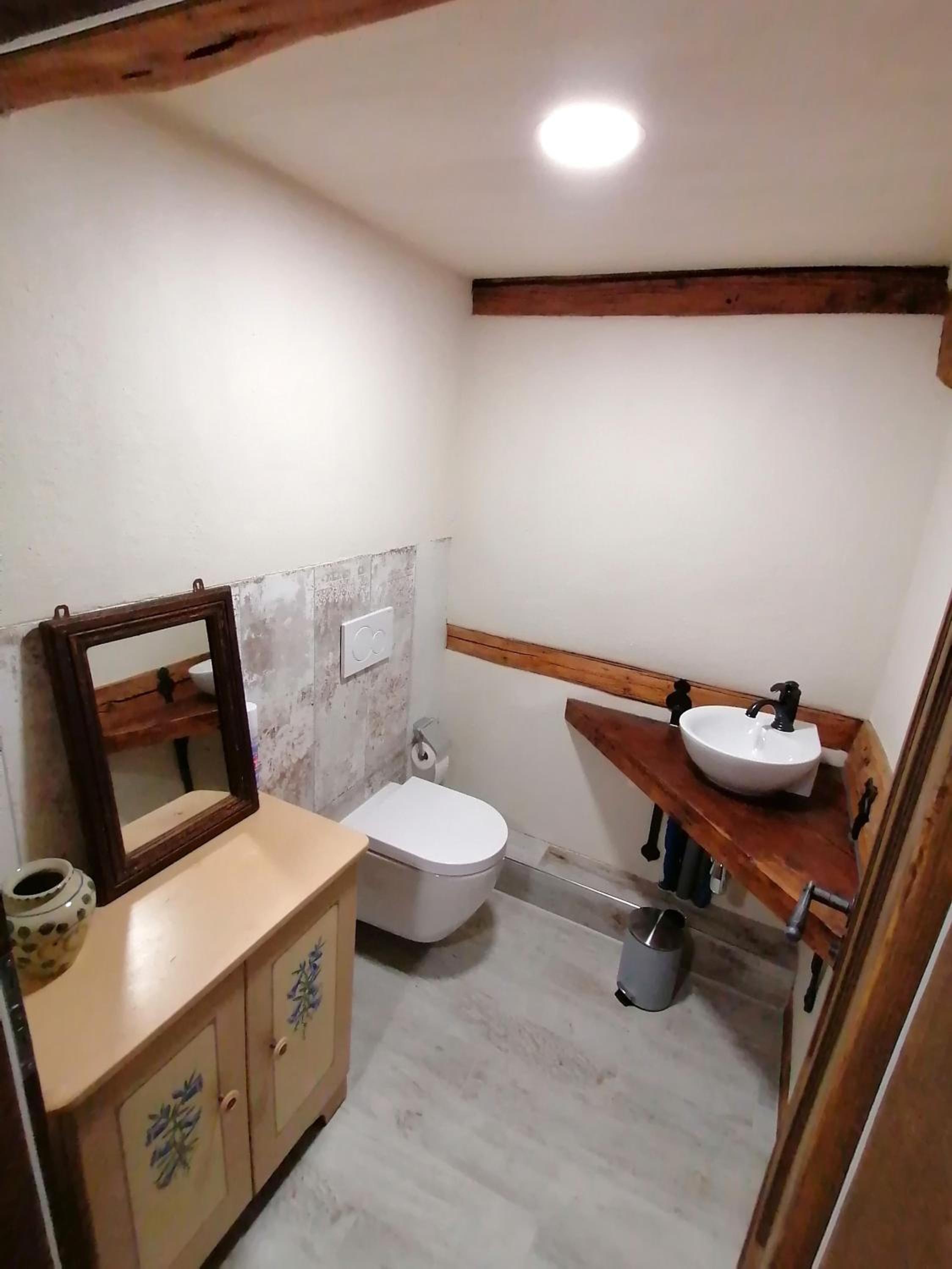 Standard Twin Room with Shared Bathroom photo 3