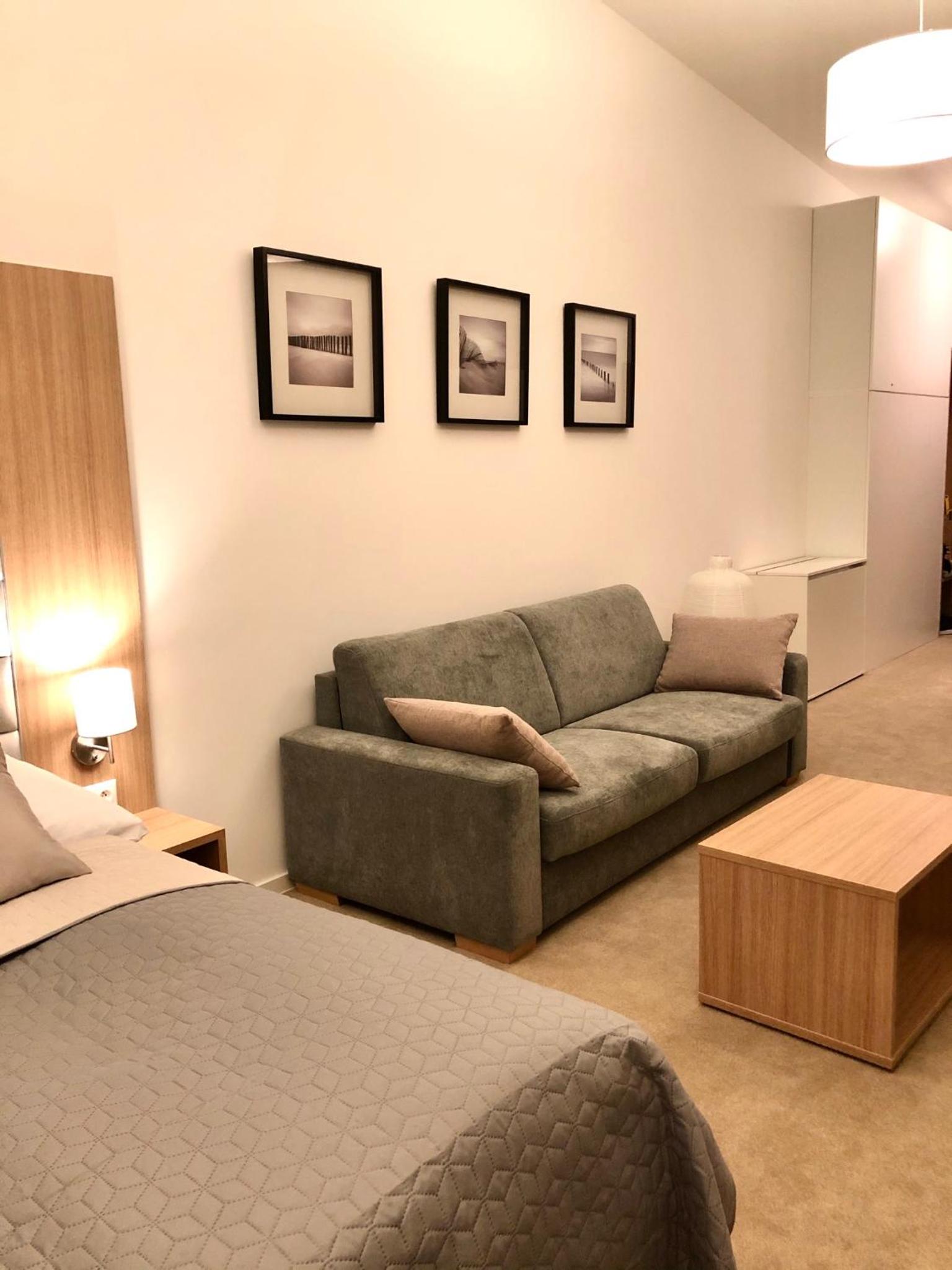 One-Bedroom Apartment photo 1