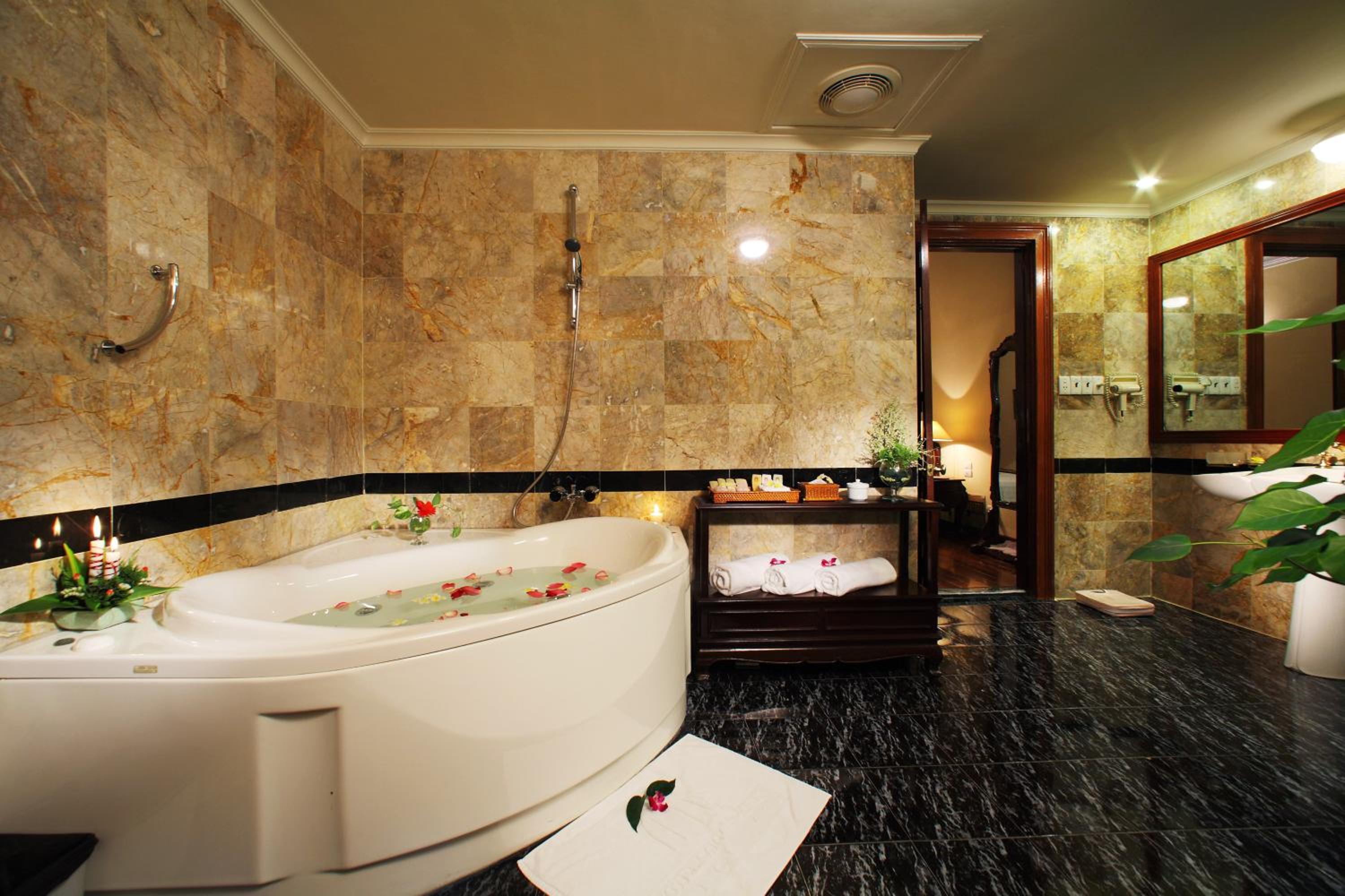 Executive Suite - Photo 4