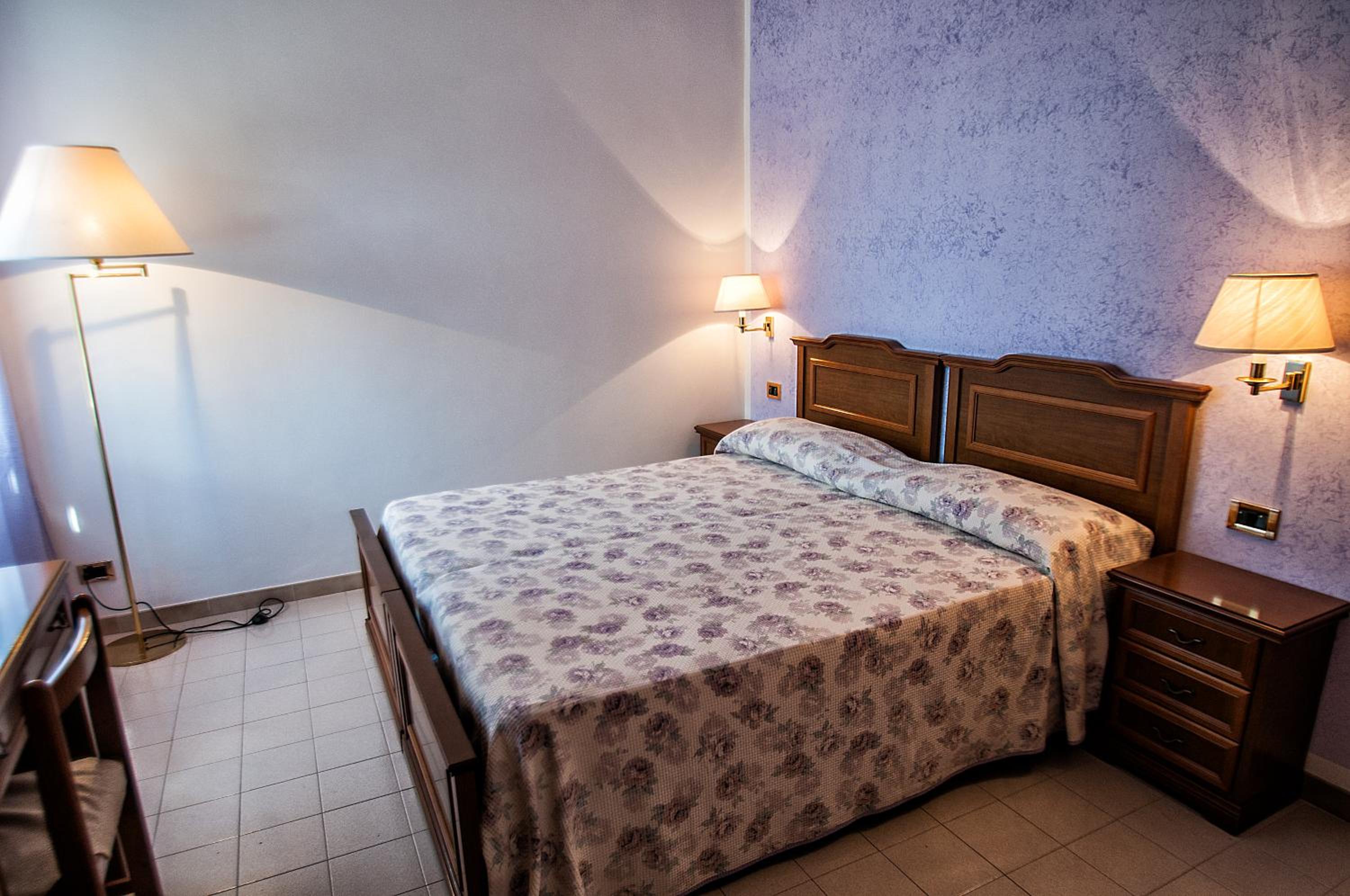 Double or Twin Room - Photo 11