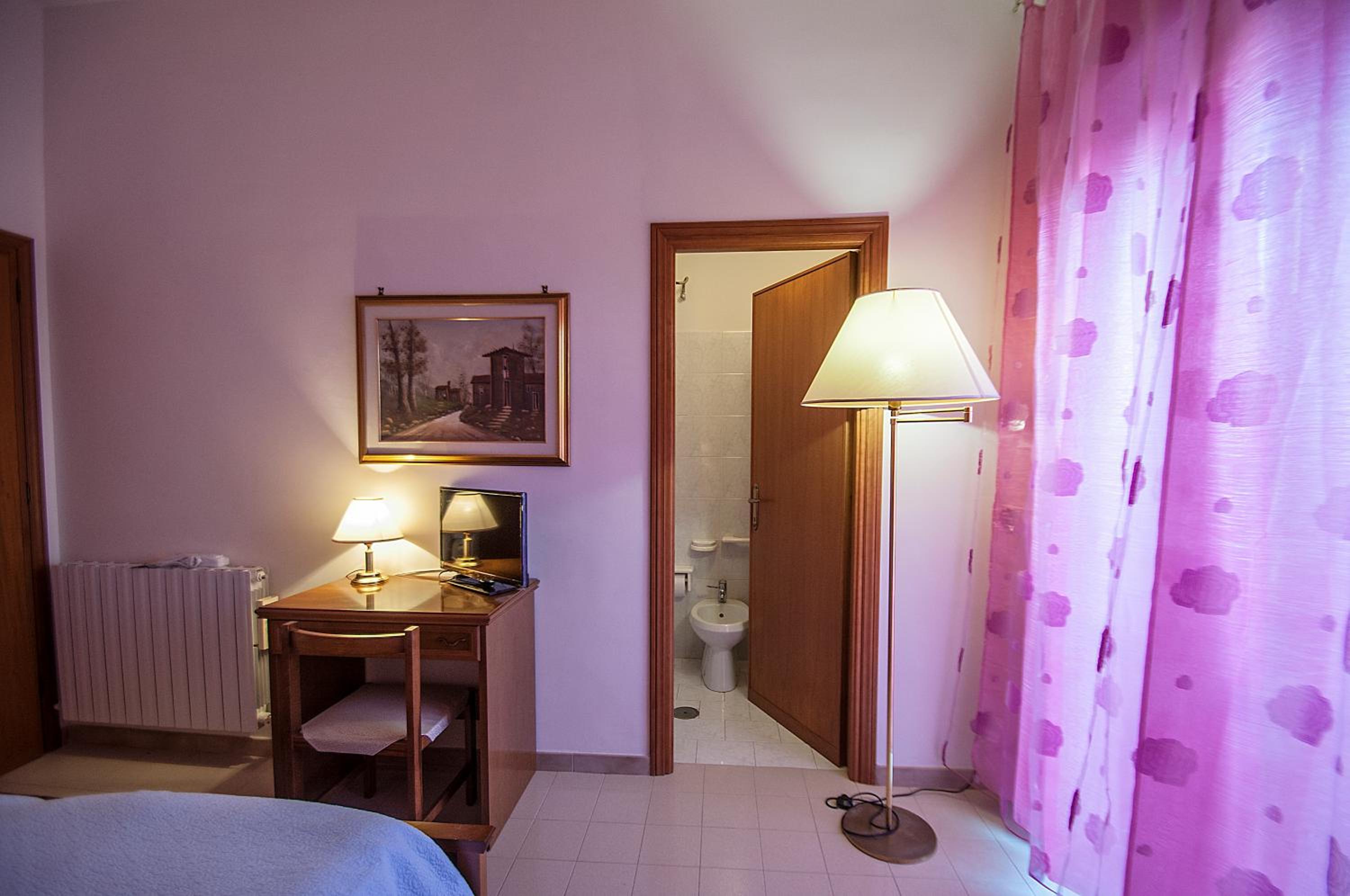 Double or Twin Room - Photo 5