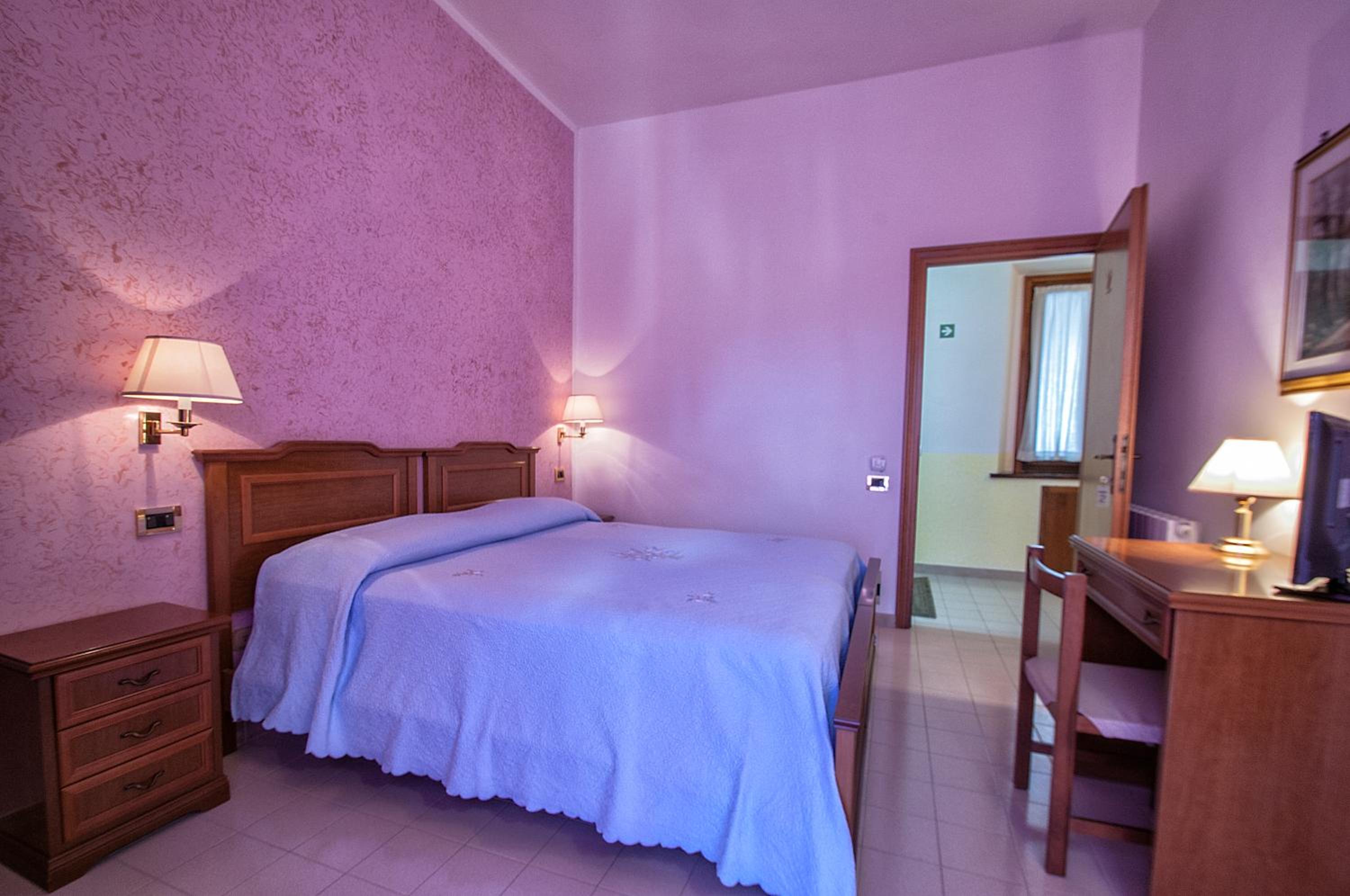 Double or Twin Room - Photo 9