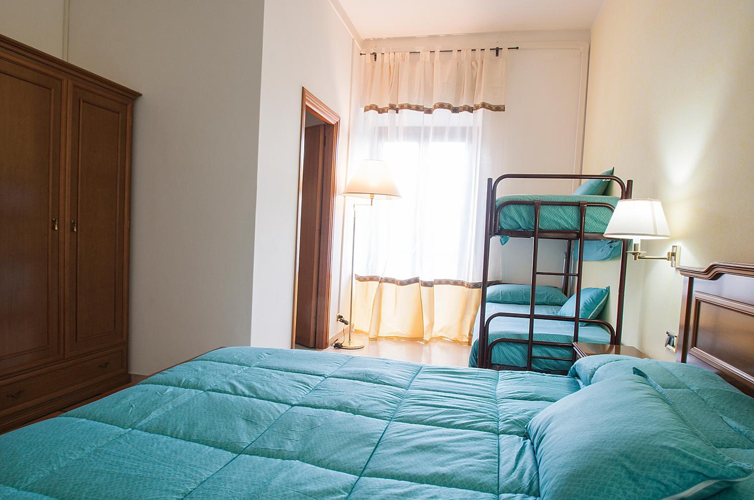 Quadruple Room - Photo 8