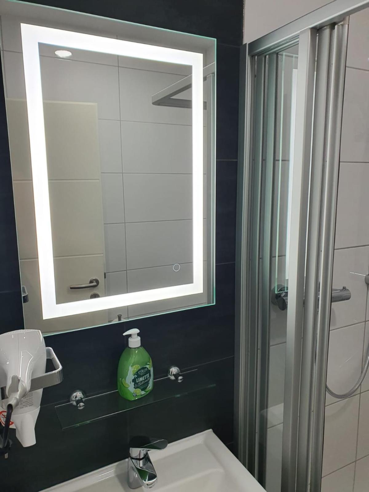Single Room With Bathroom photo 3