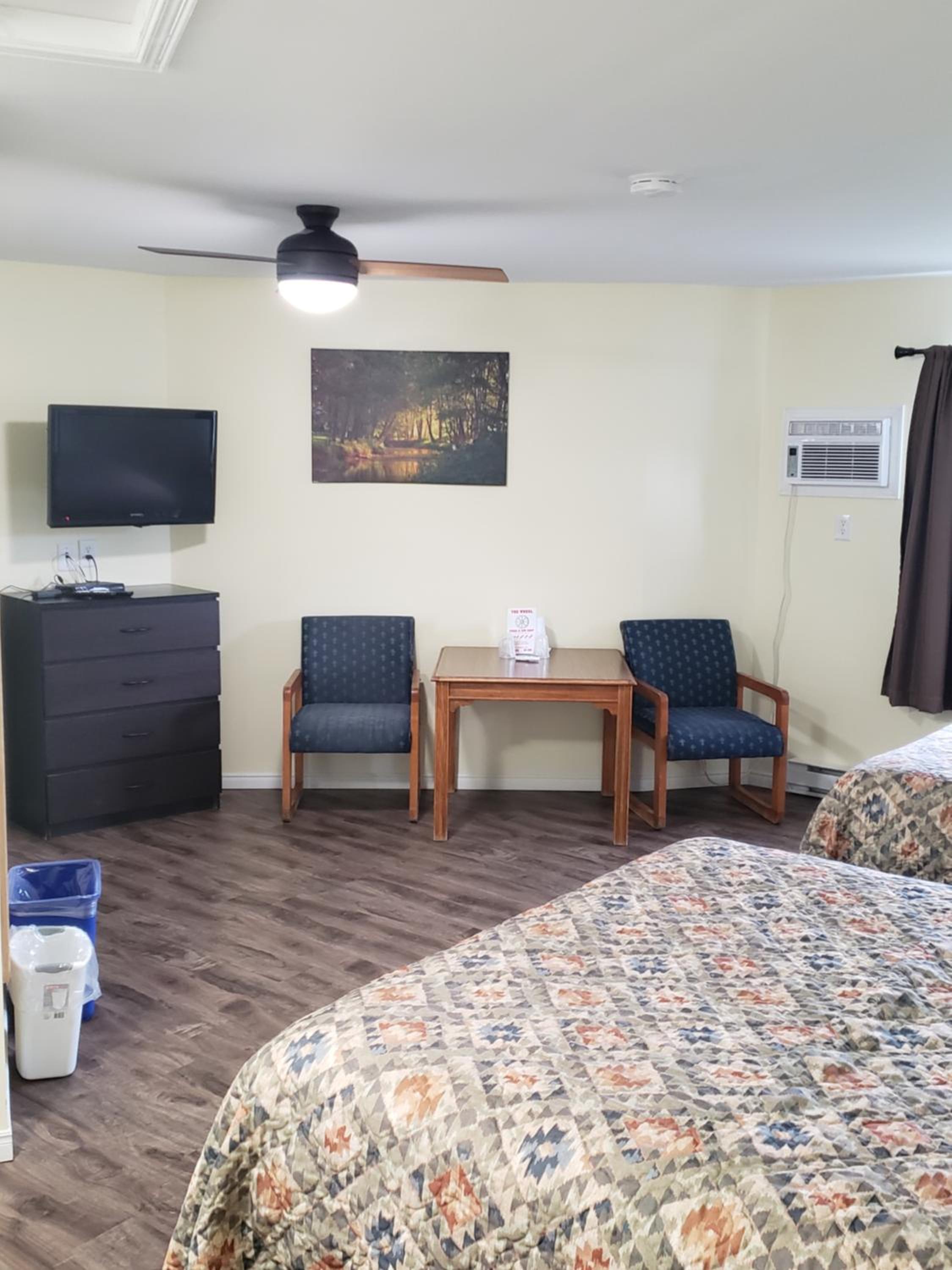 Deluxe Double Room (2 Adults + 1 Child) photo 2