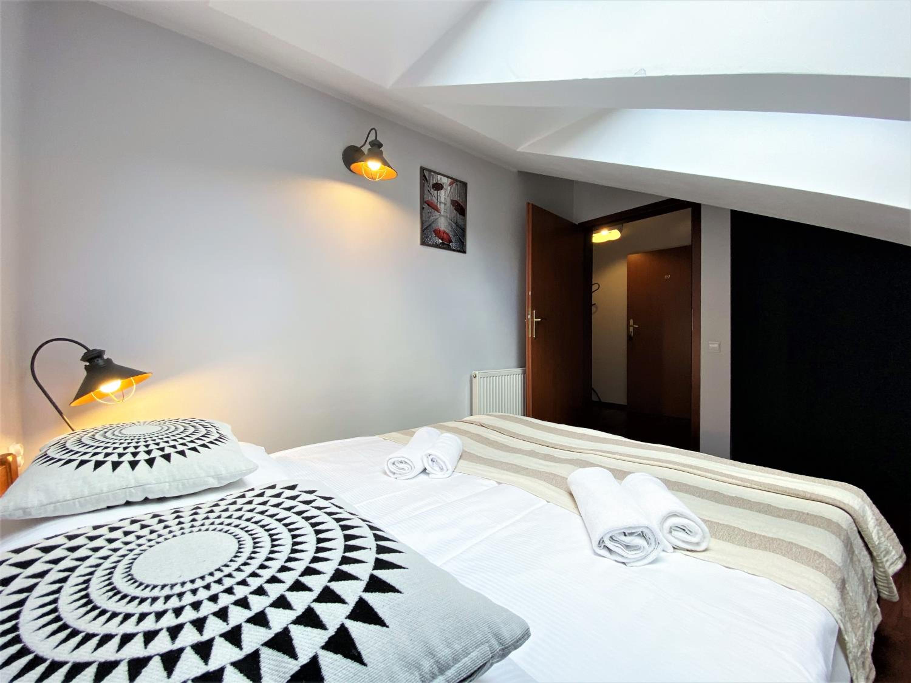 Large Double Room - Attic photo 2