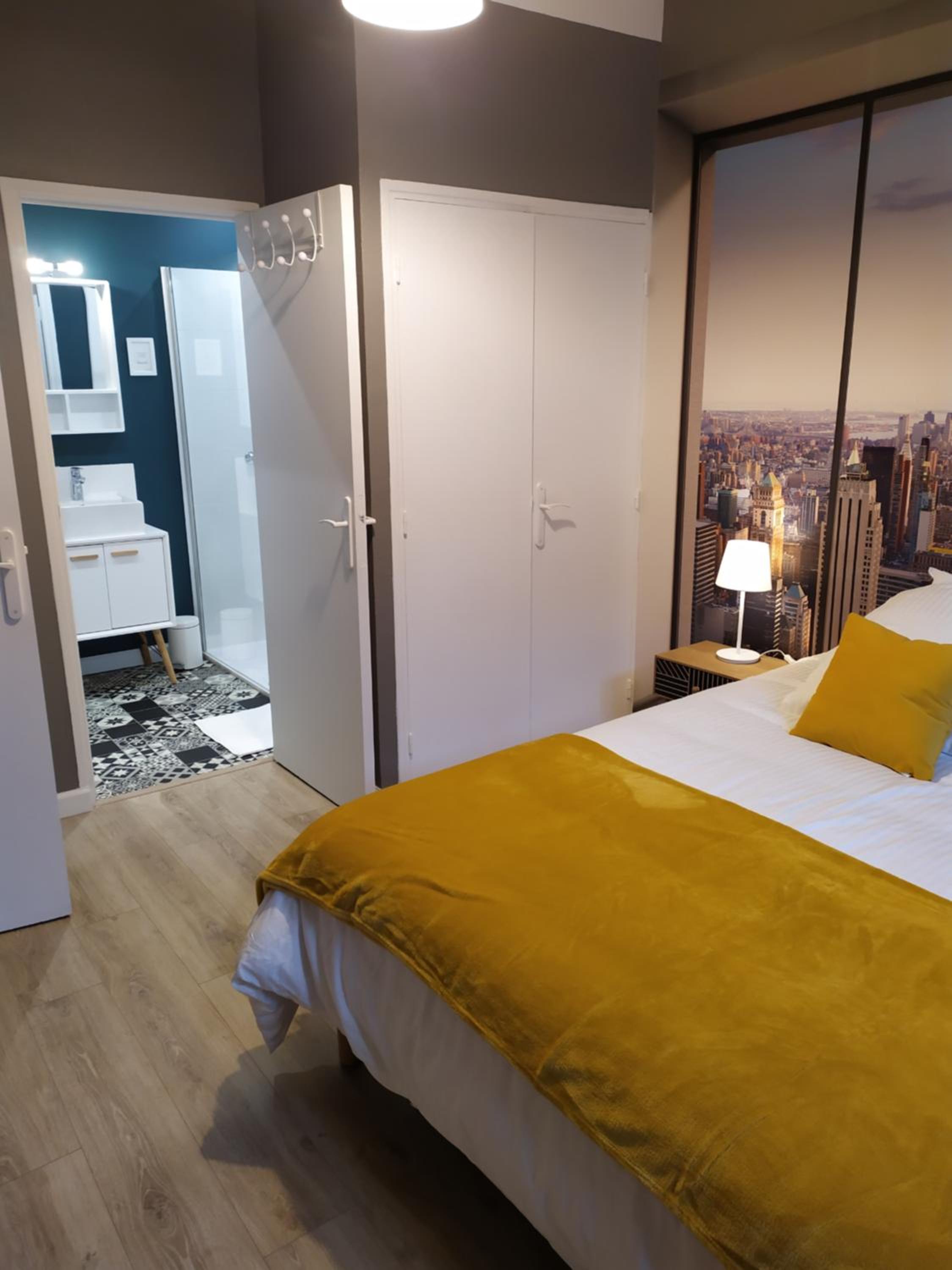 One-Bedroom Apartment - Photo 7