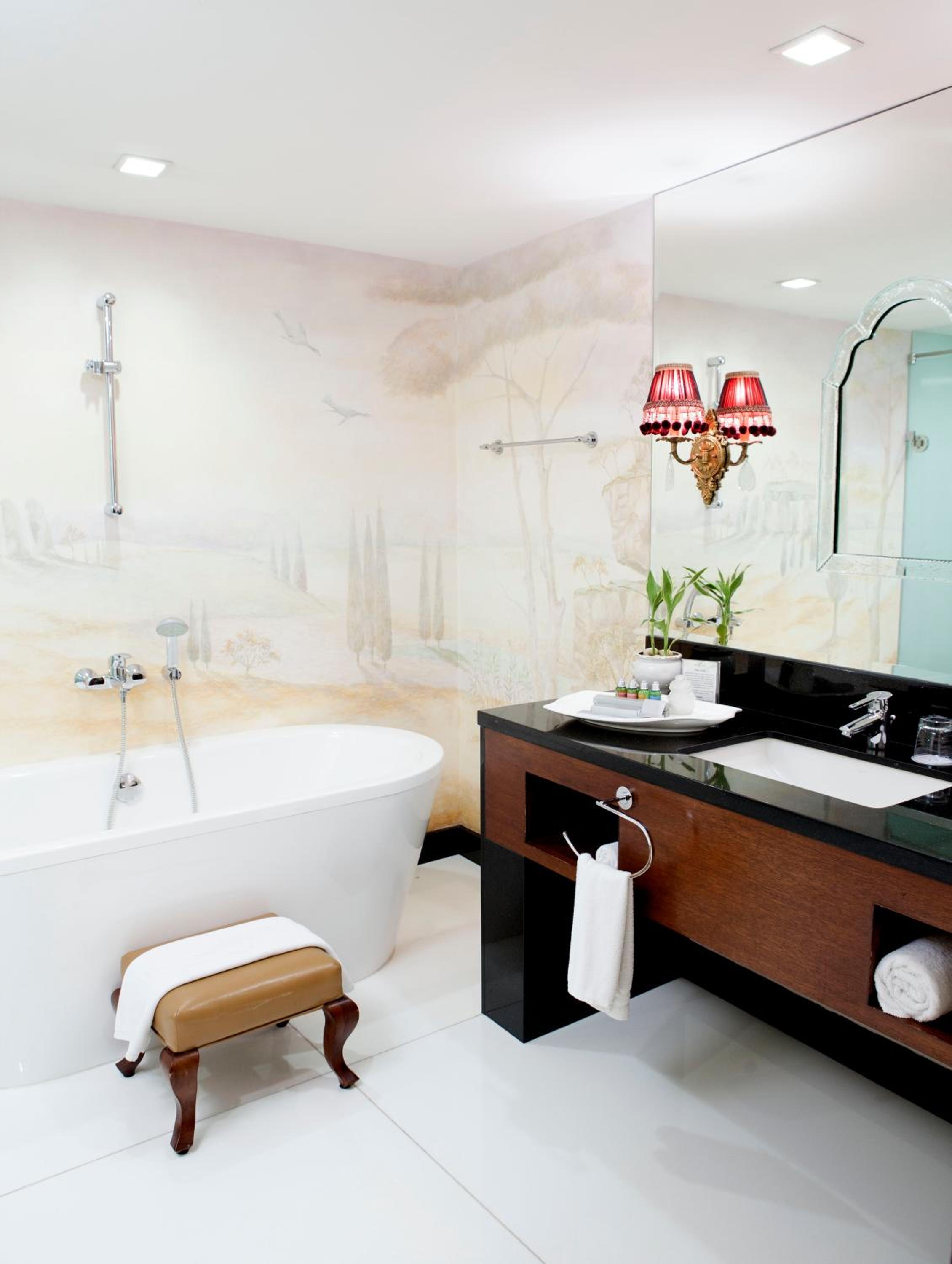 Suite - Photo 7
