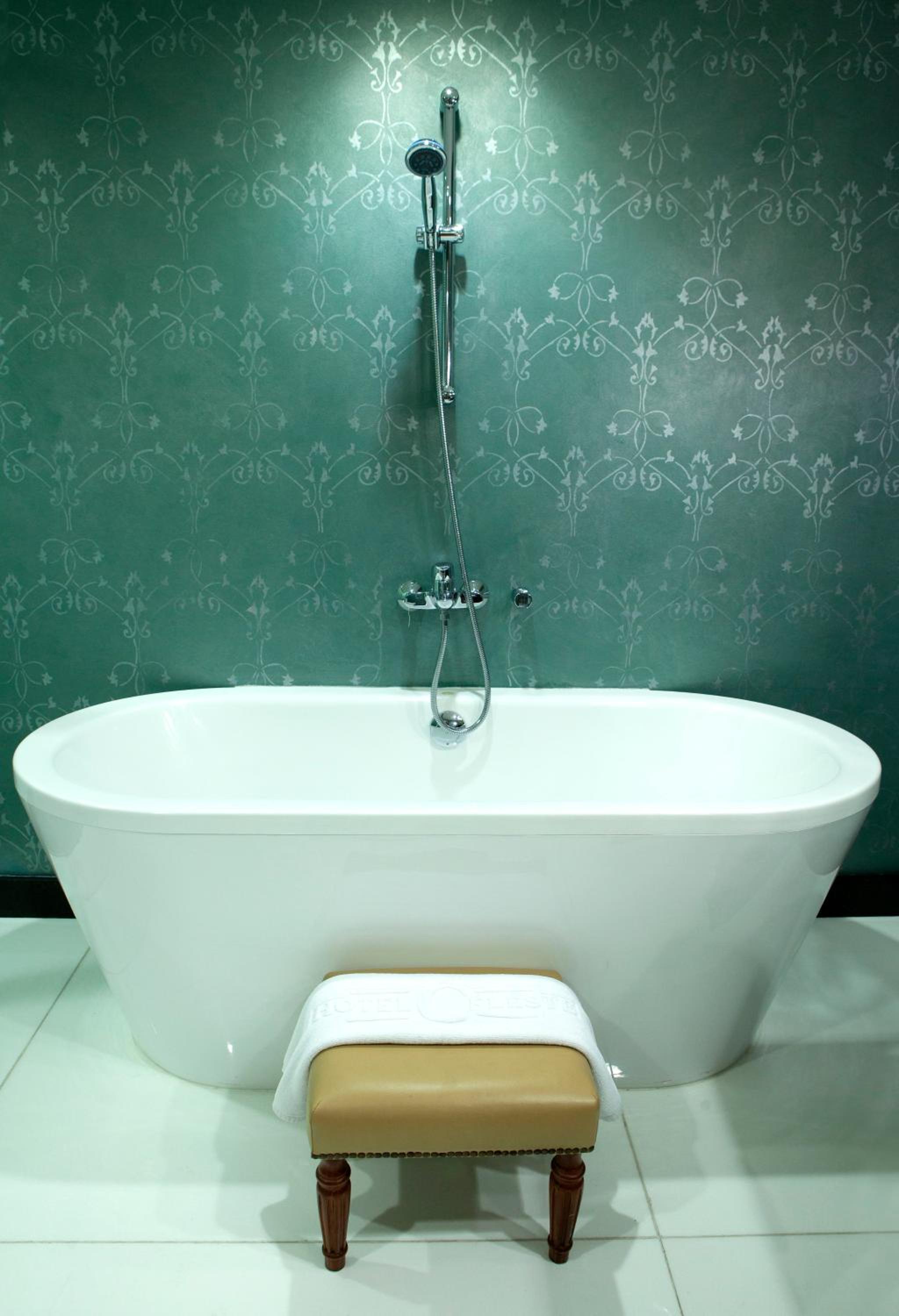 Suite - Photo 2