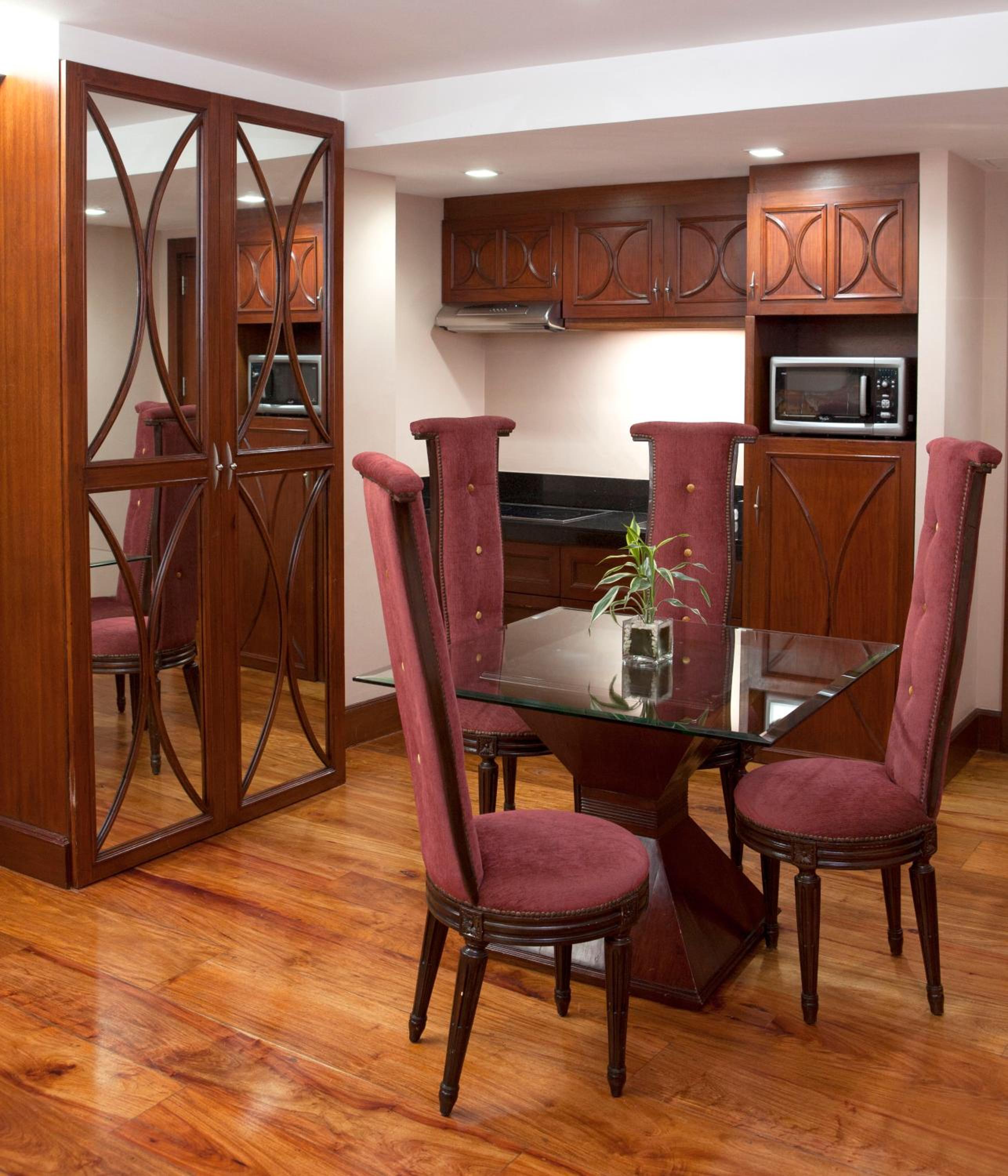 Suite - Photo 3