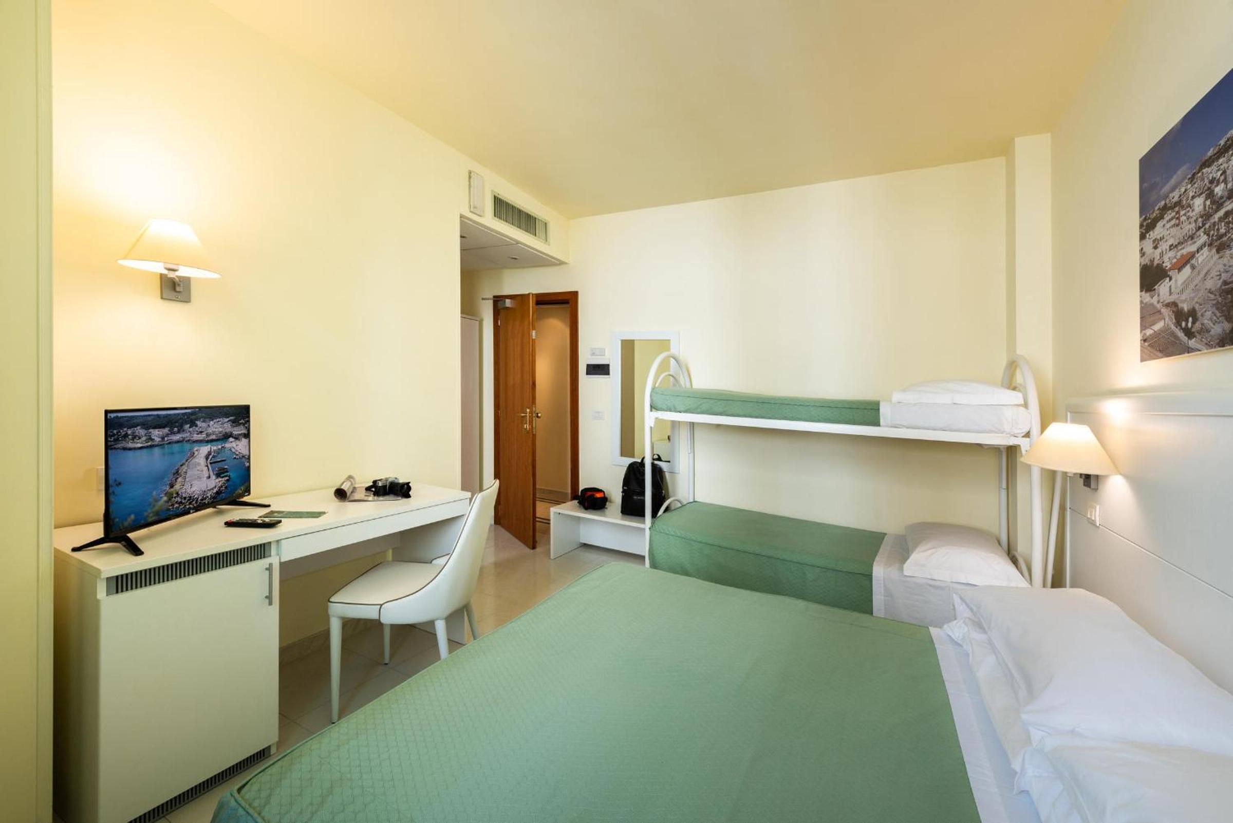 Classic Quadruple Room photo 1