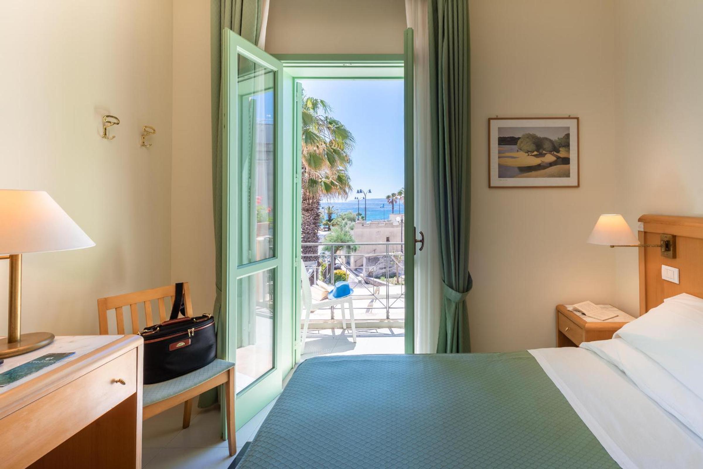 Triple Room with Sea View photo 1