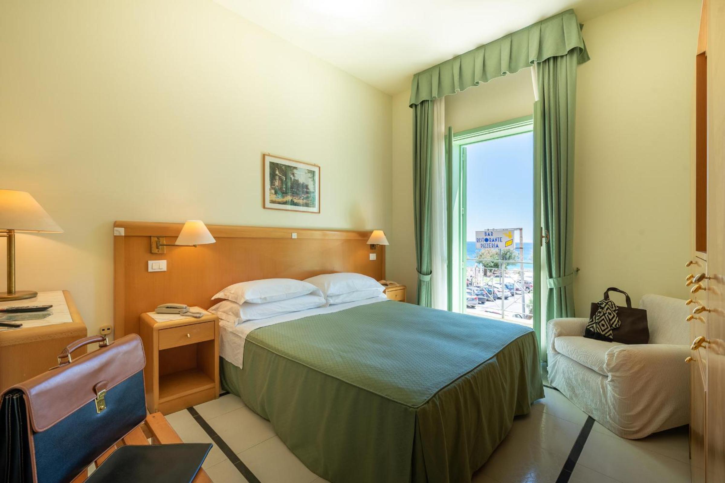 Double Room with Balcony and Sea View photo 1