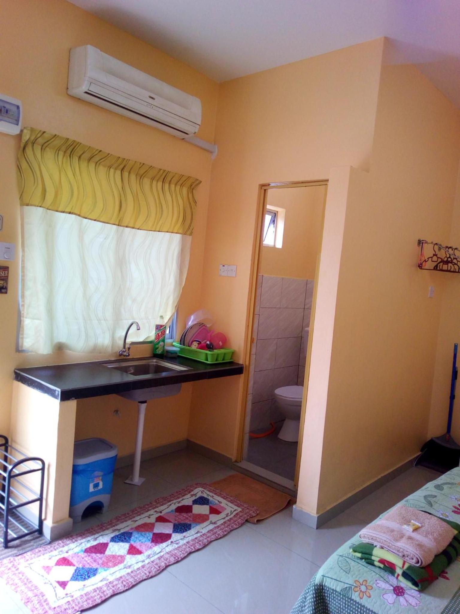 Economy Triple Room photo 2