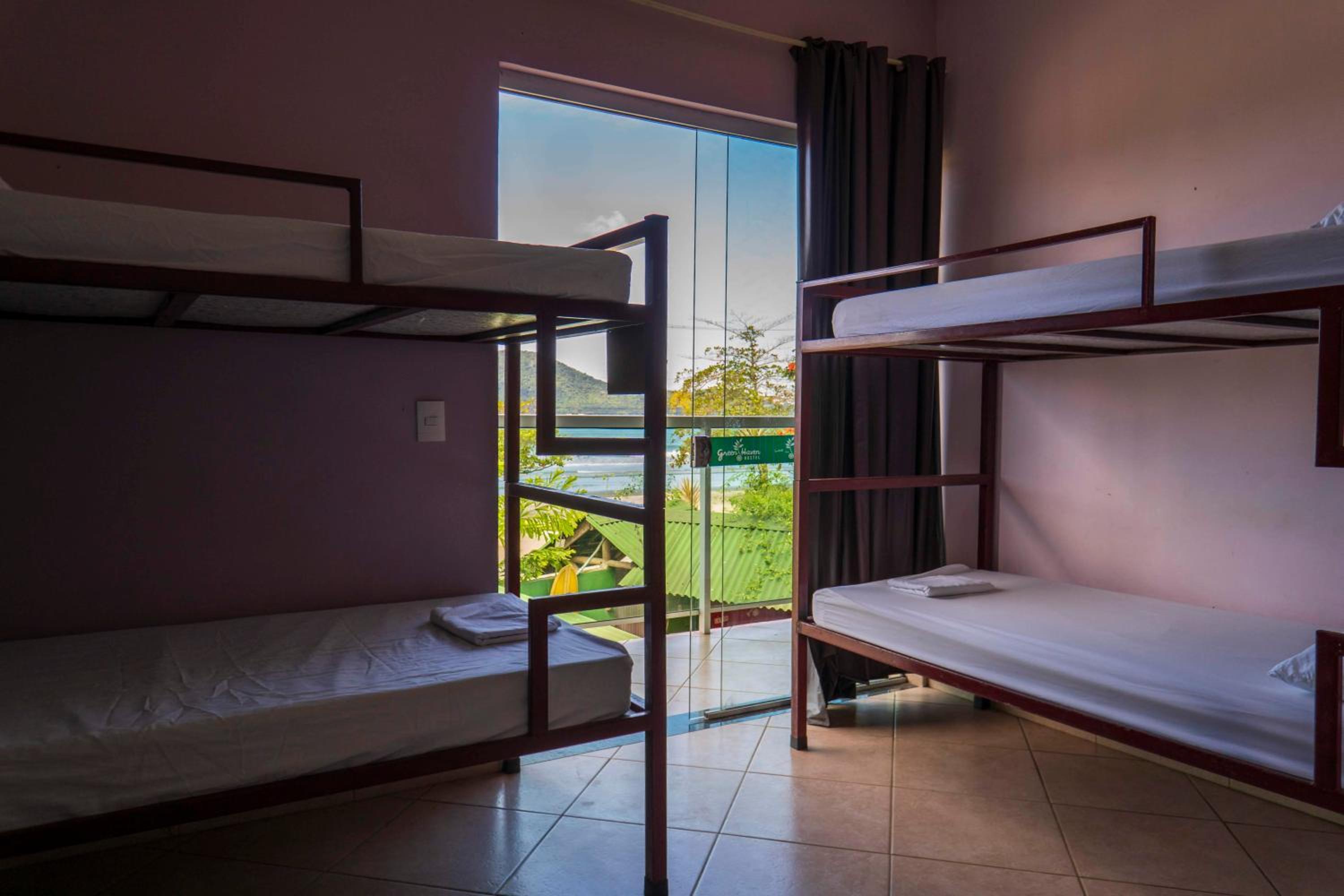 Single Bed in Mixed Dormitory Room 6 beds