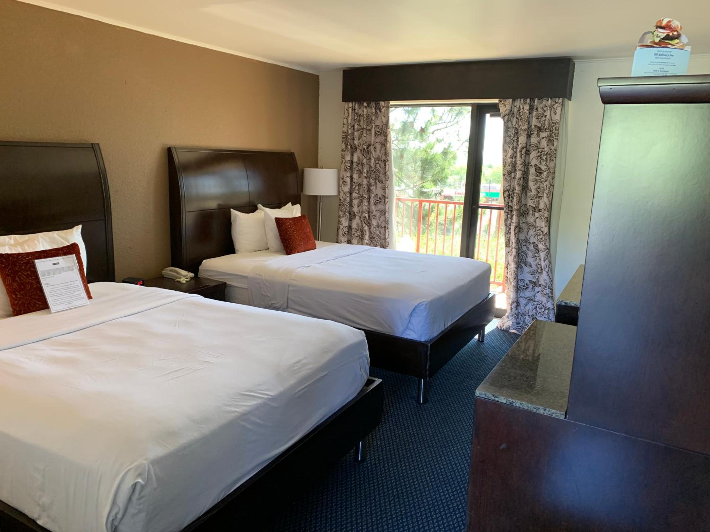 Double Room with Two Double Beds - Non-Smoking - Photo 3