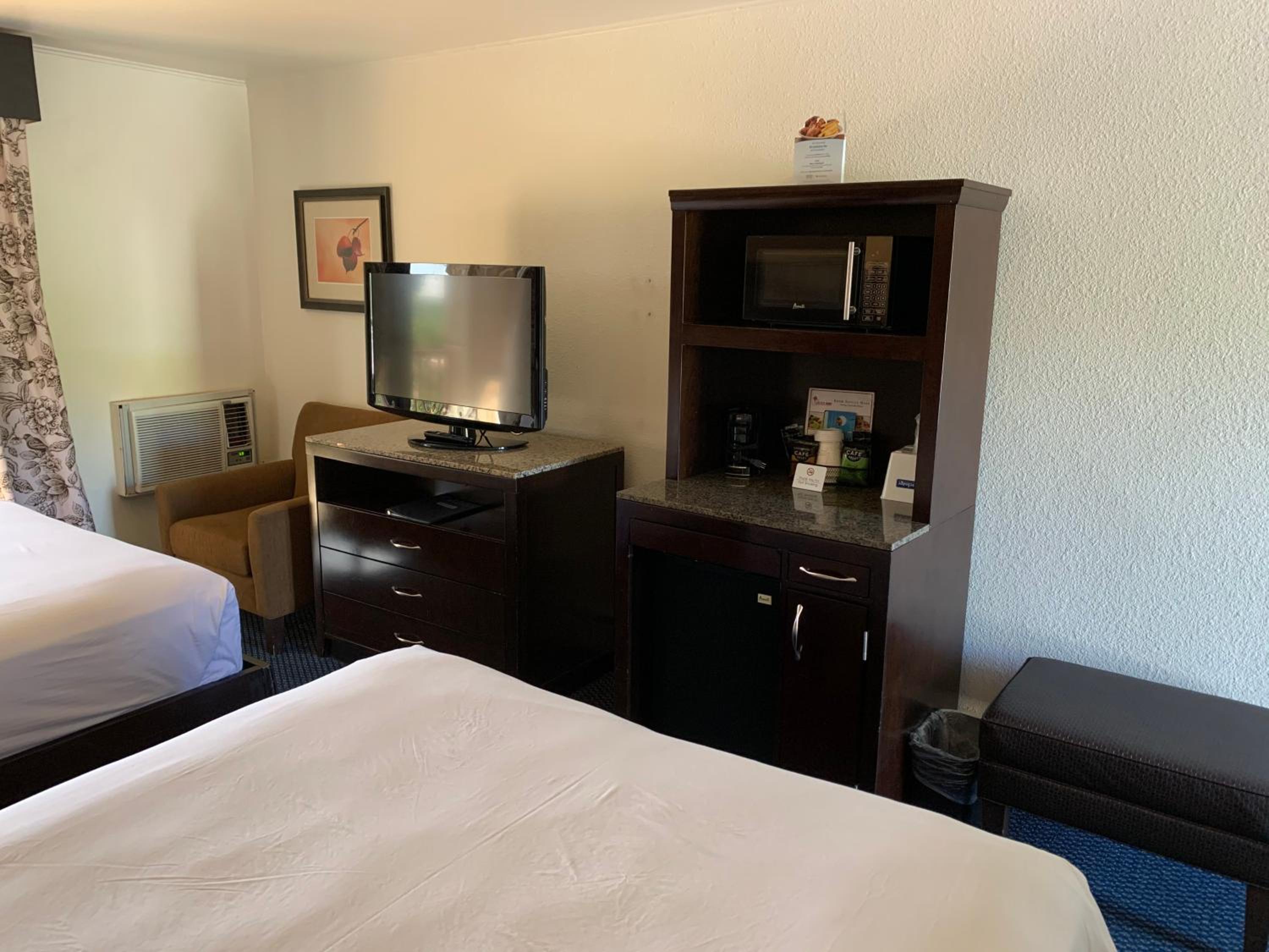 Double Room with Two Double Beds - Non-Smoking - Photo 6