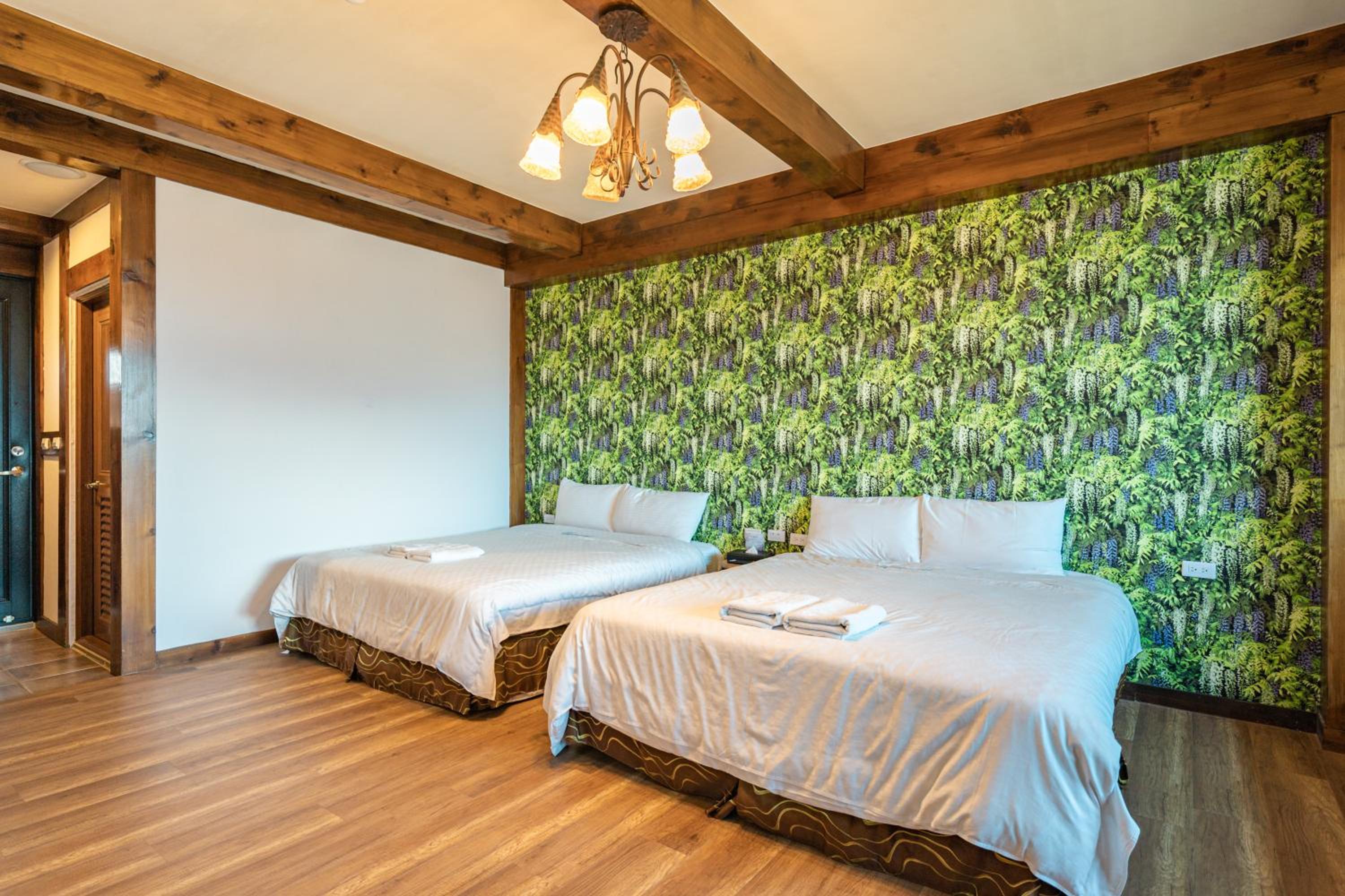 Quadruple Room with Mountain View photo 2