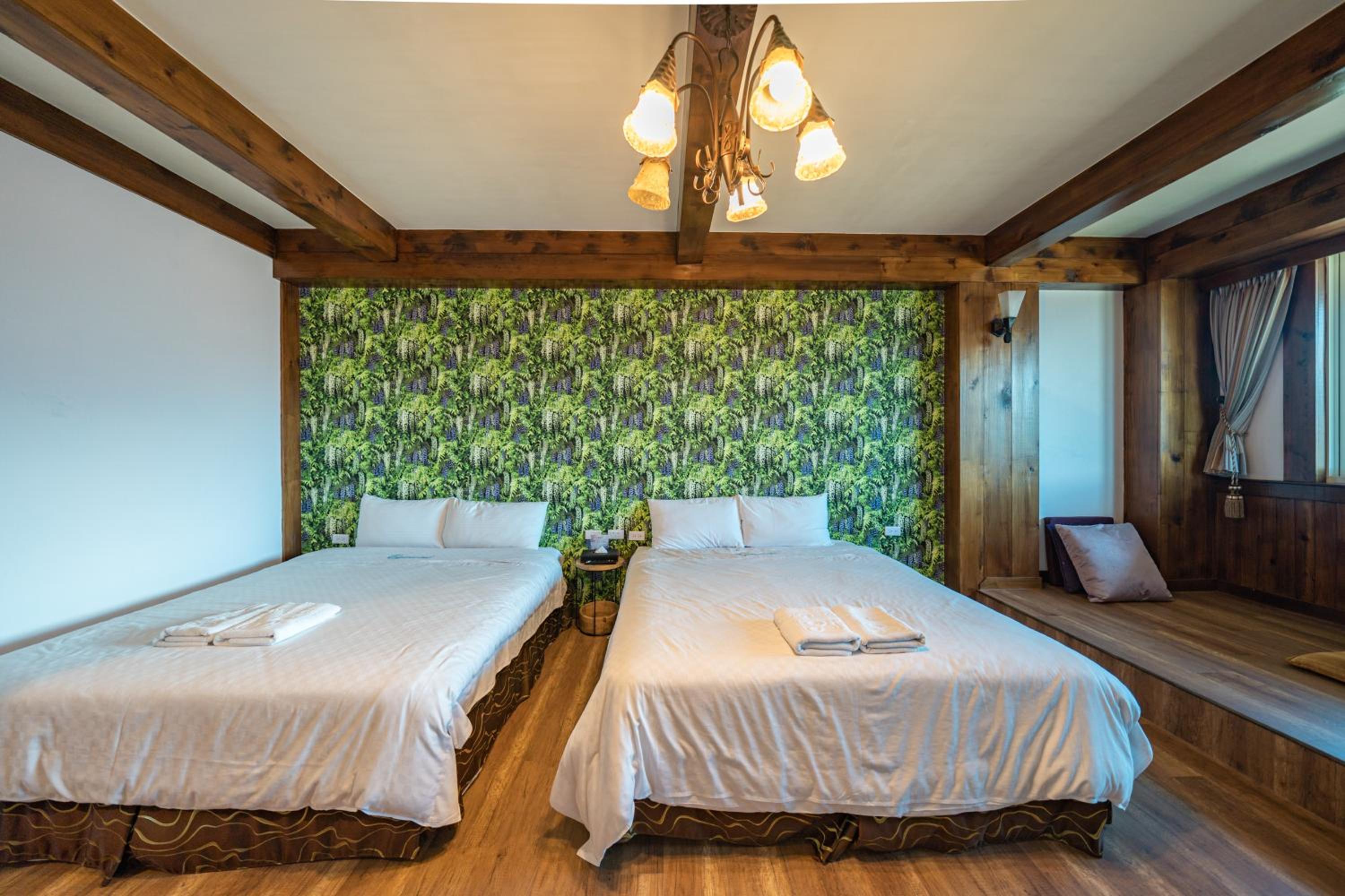 Quadruple Room with Mountain View photo 3