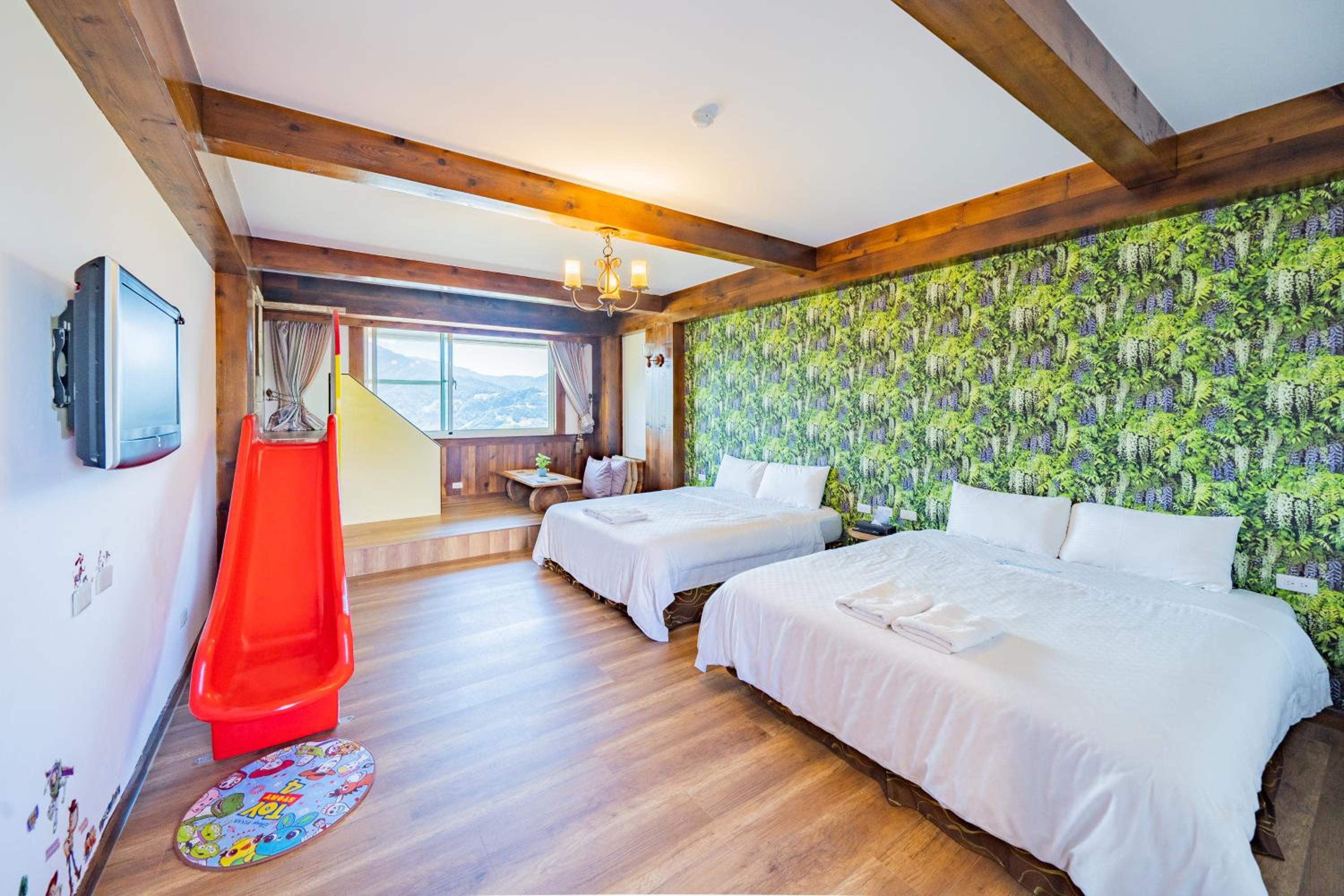Quadruple Room with Mountain View