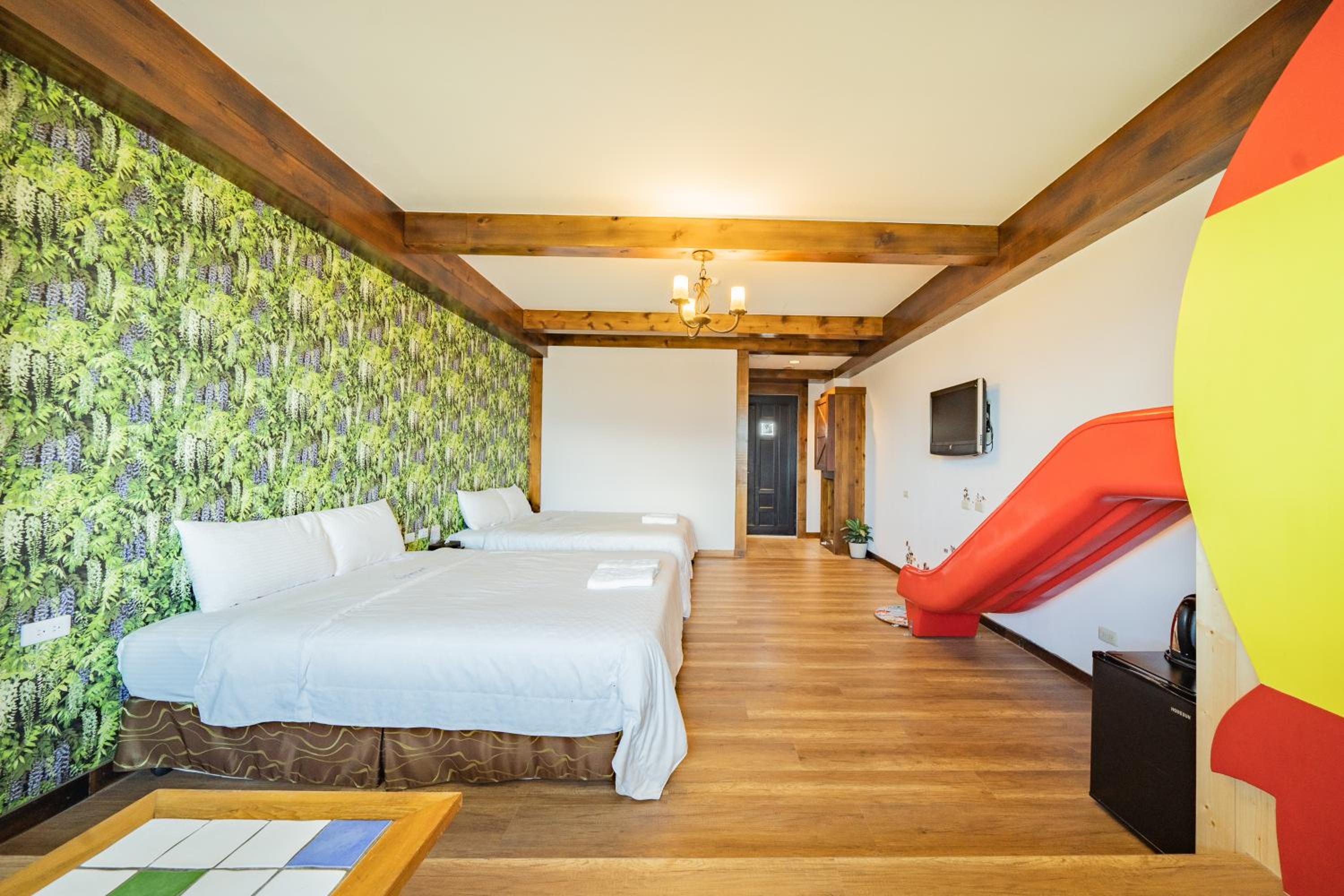 Quadruple Room with Mountain View photo 2