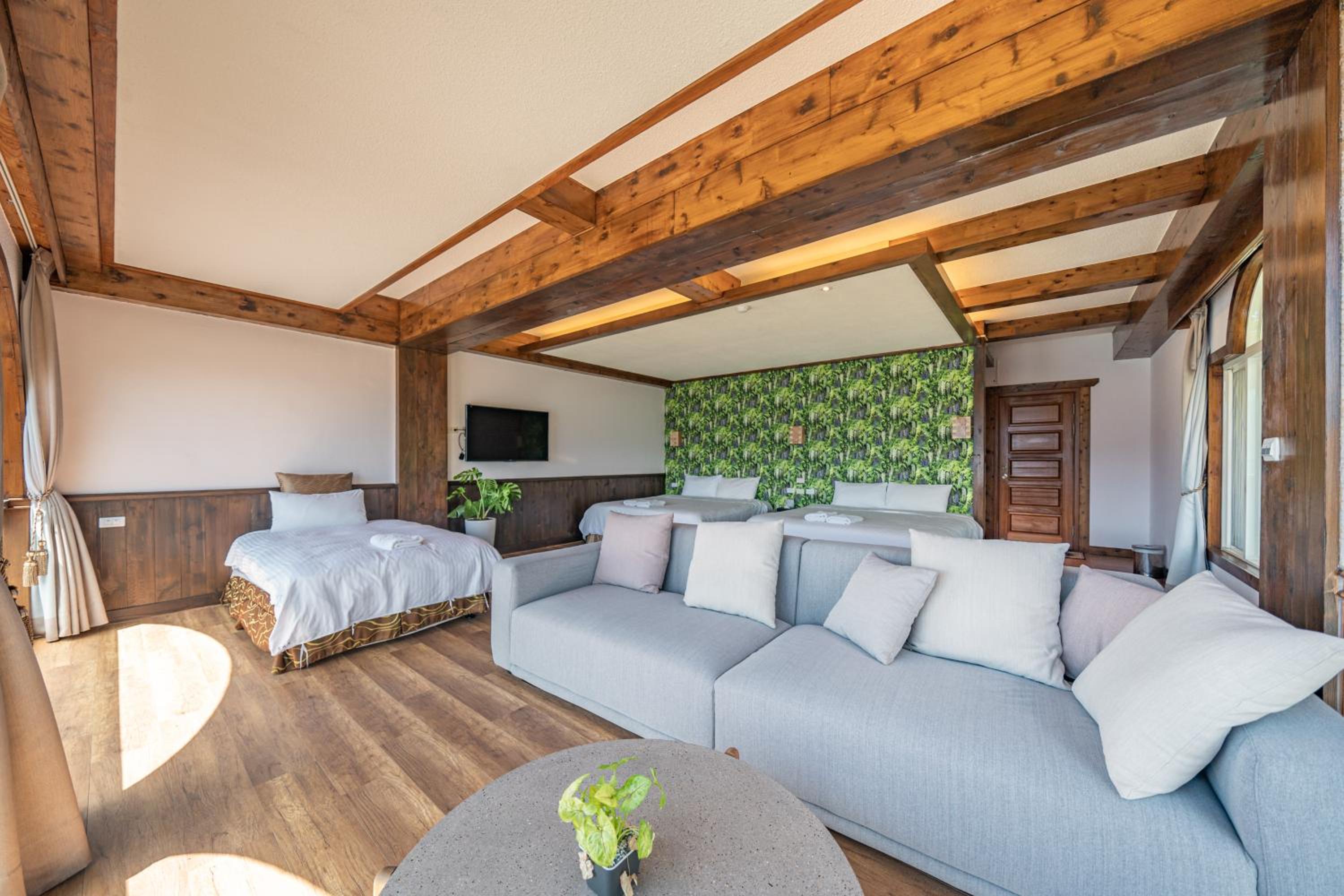 Deluxe Family Room