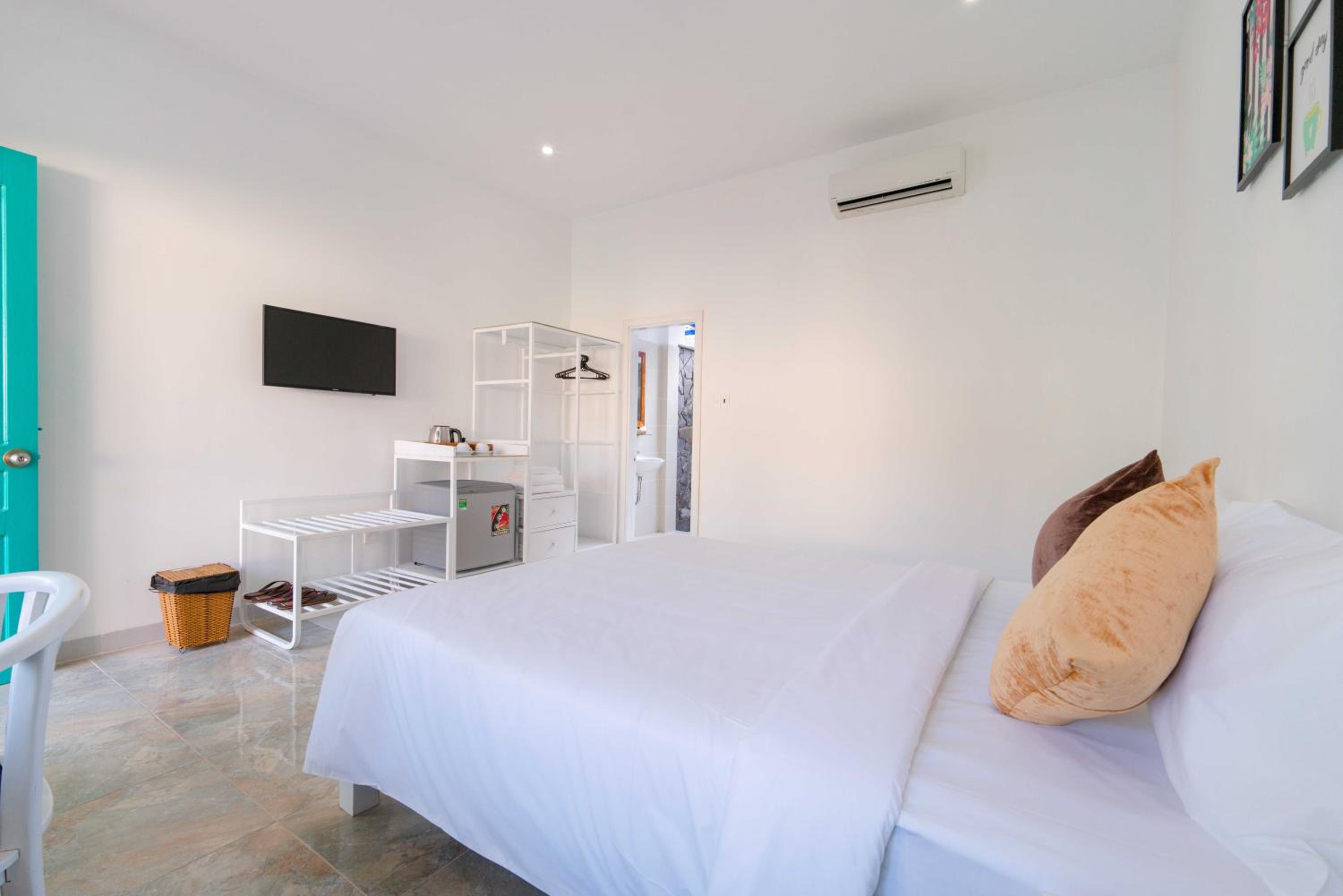 Standard Double Room - Photo 7