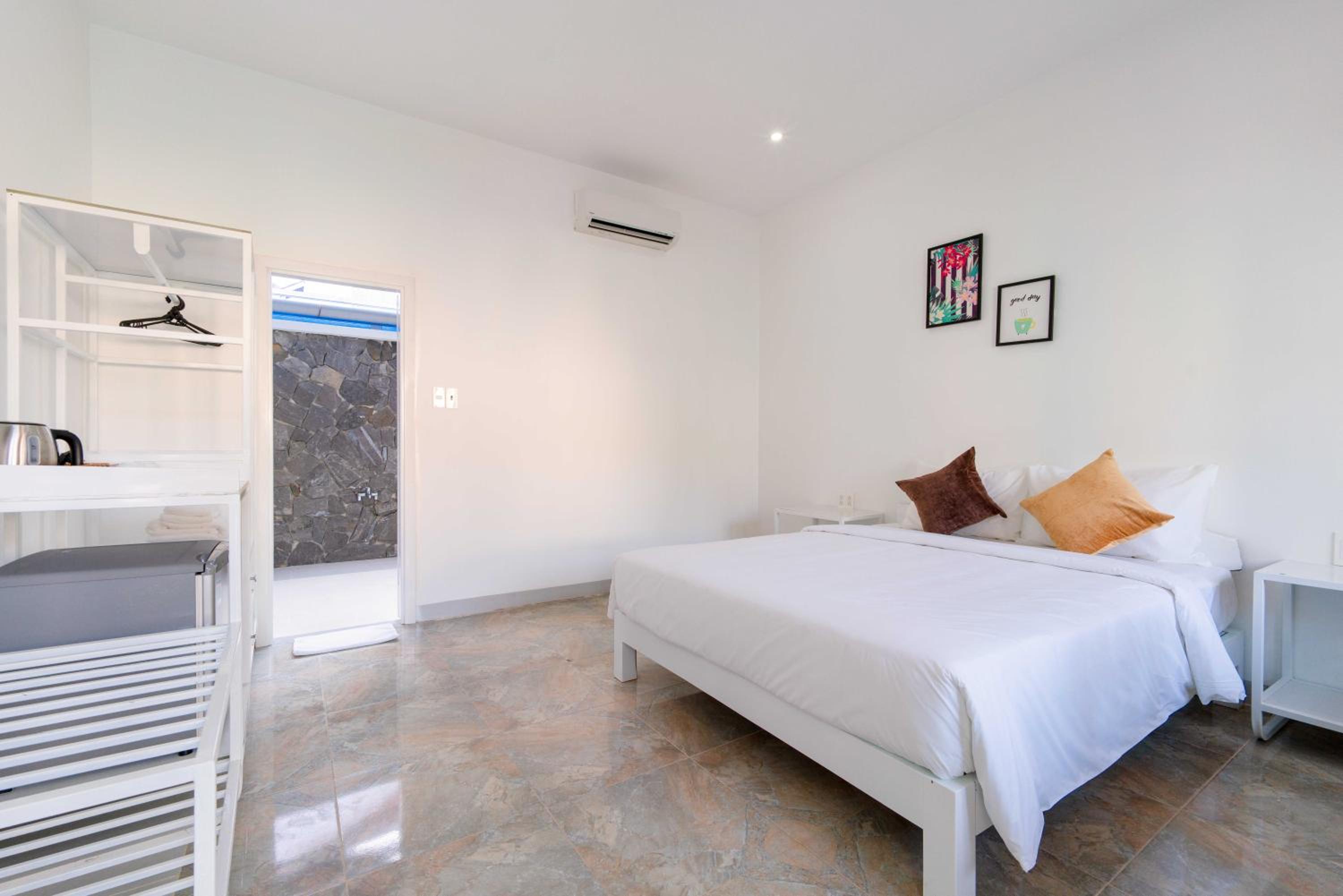 Standard Double Room - Photo 8