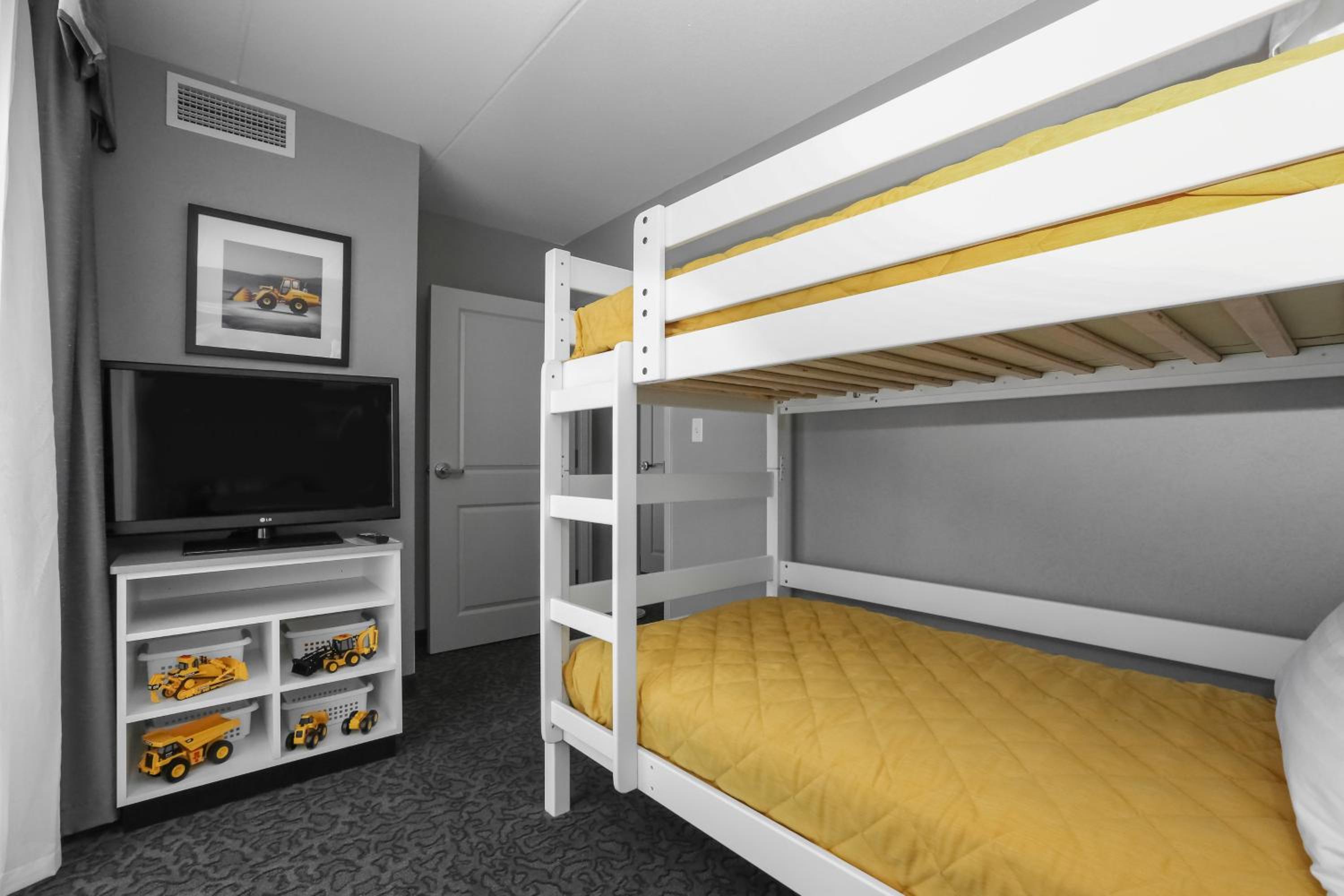 Two Bedroom Suite - Non-Smoking photo 3