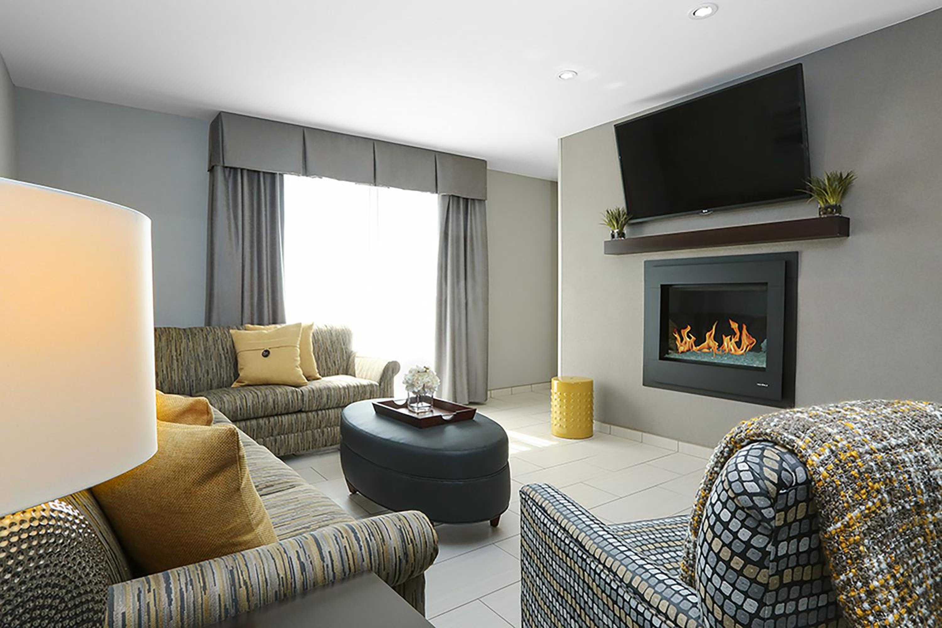 One-Bedroom Queen Suite - Non-Smoking