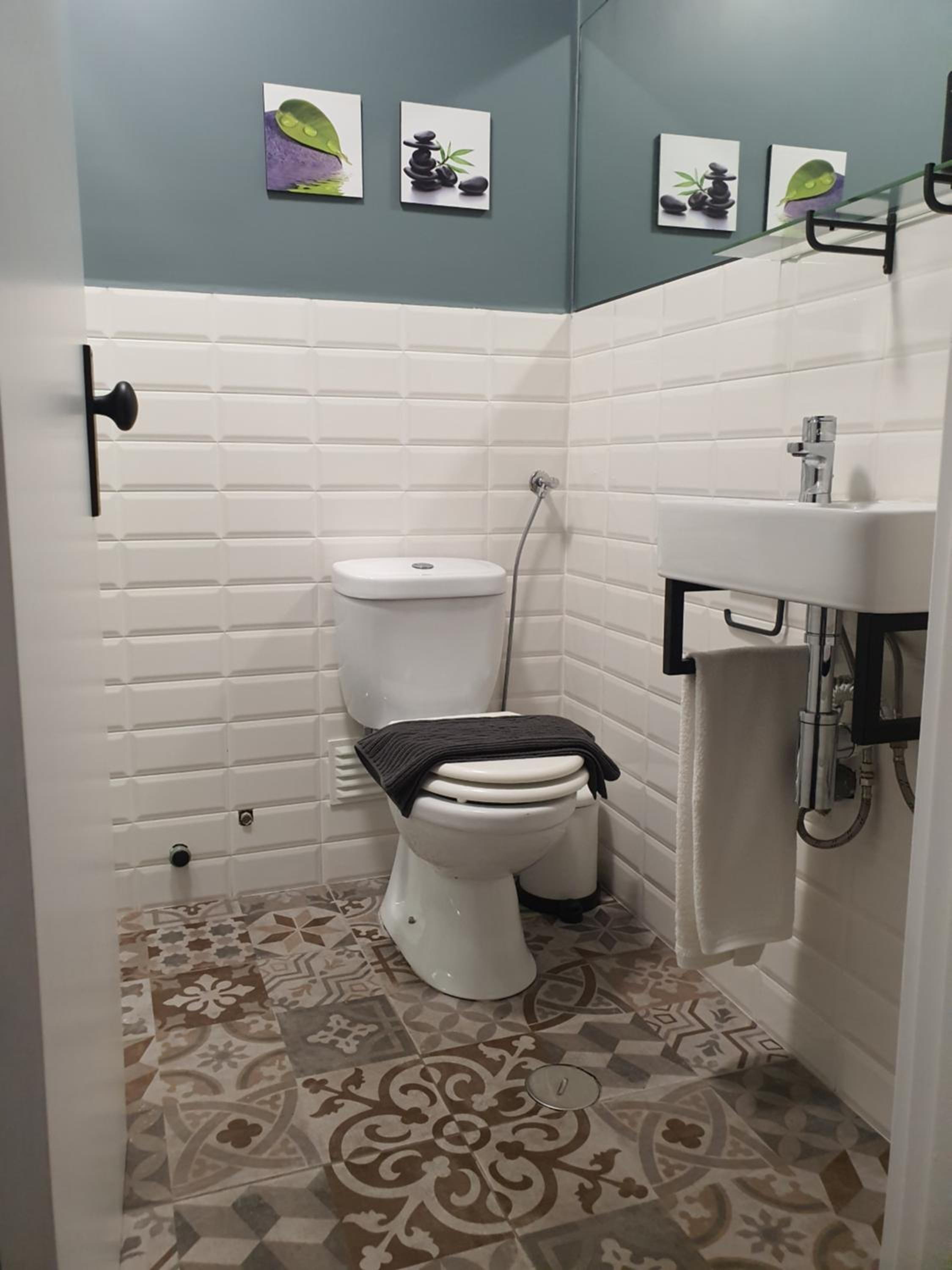 Four-Bedroom House - Photo 22