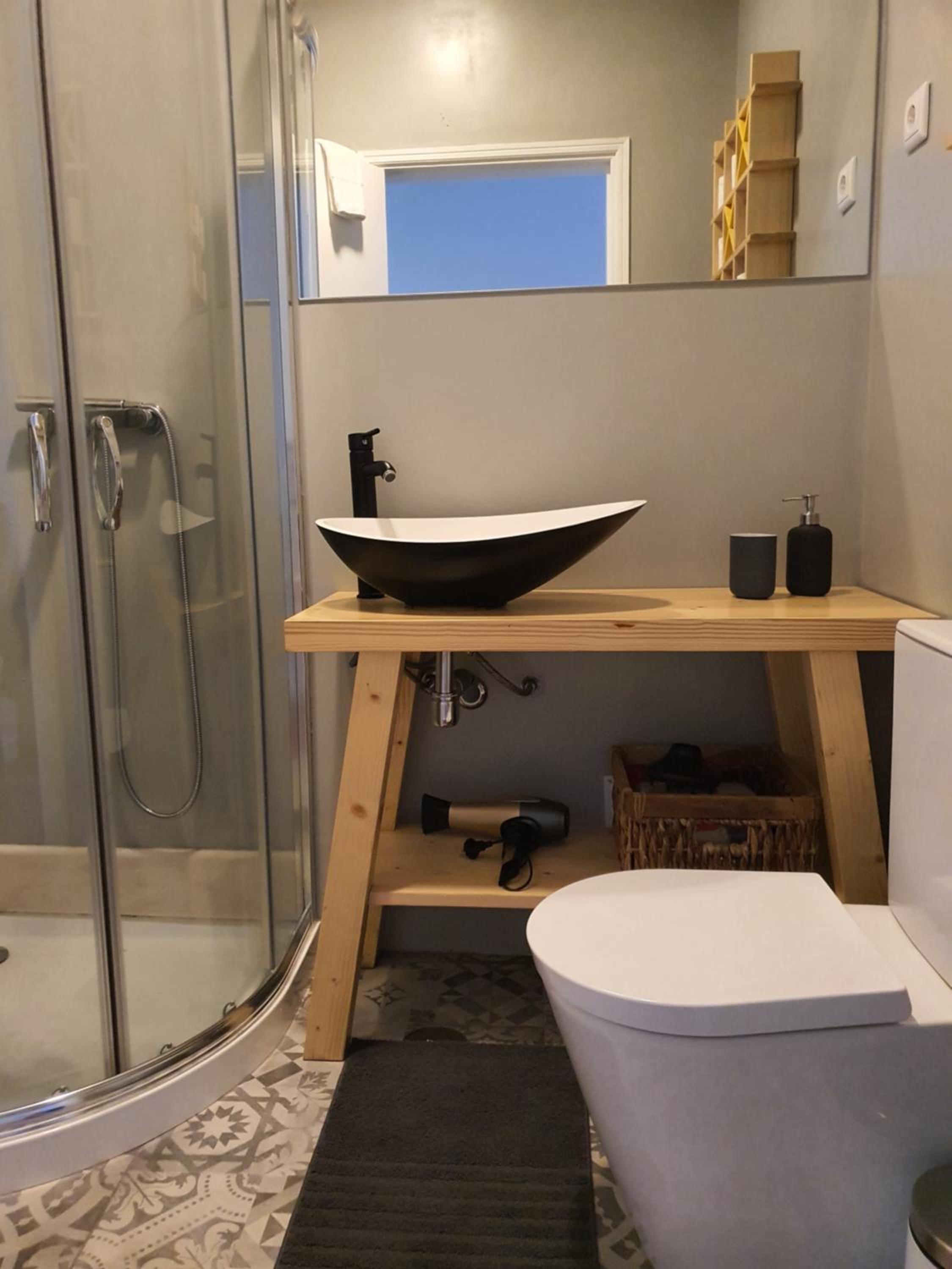 Four-Bedroom House - Photo 23