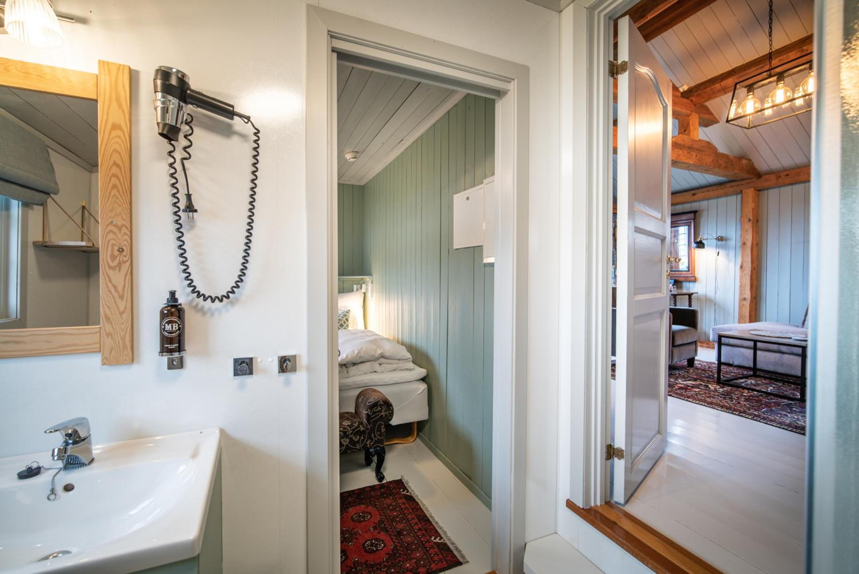 Deluxe Suite with Sea View photo 3
