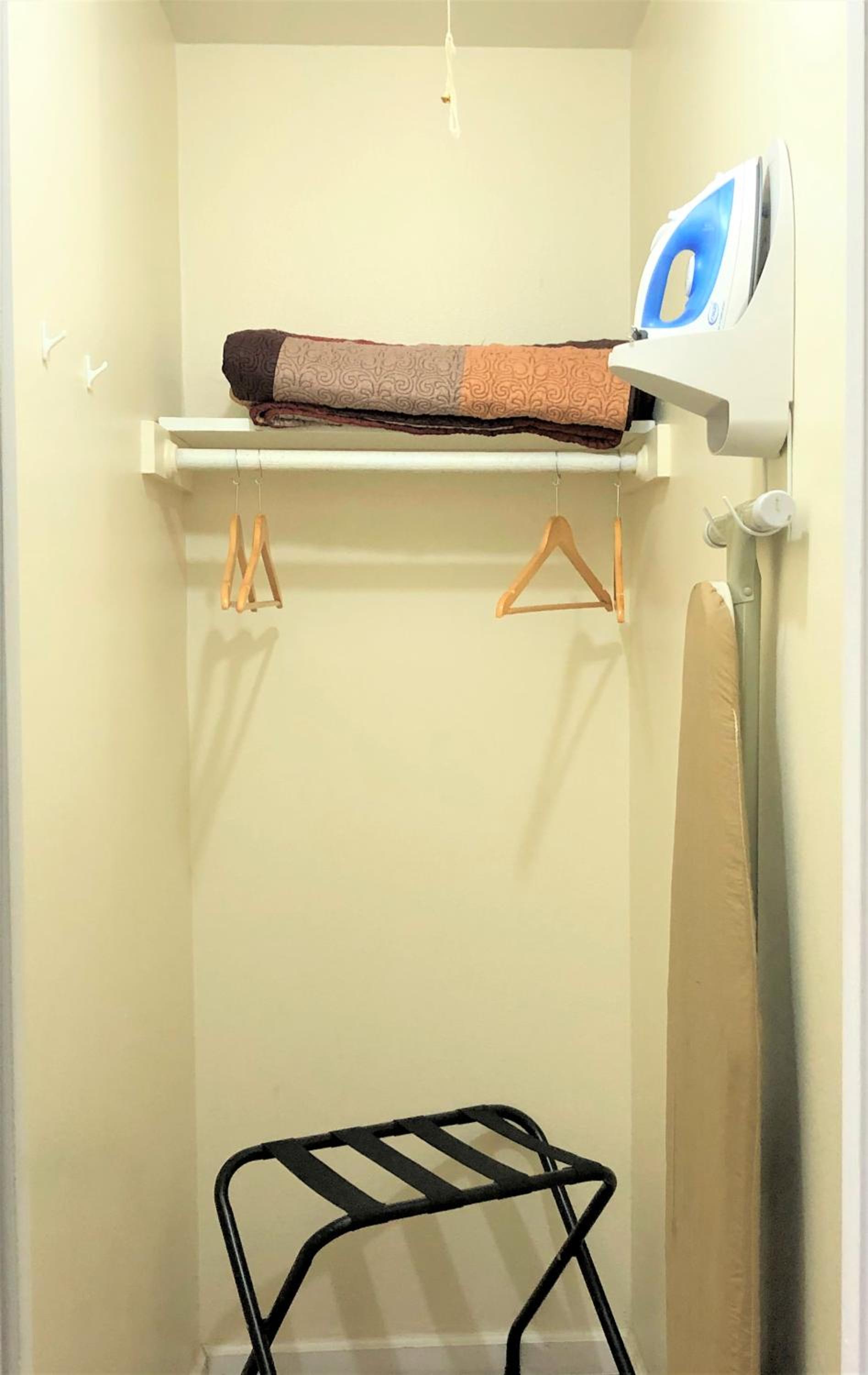 King Room - Non-Smoking - Photo 13