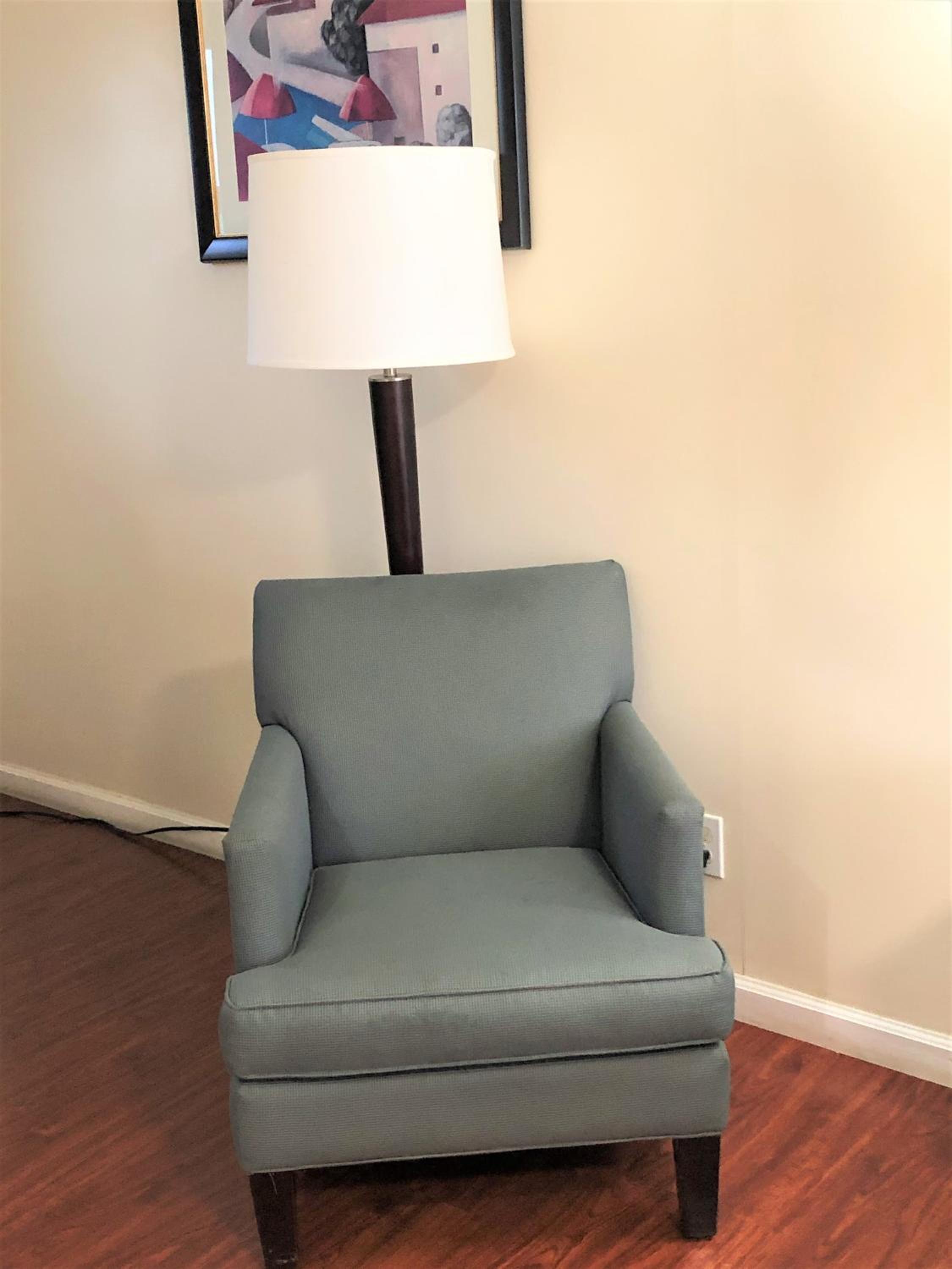 King Room - Non-Smoking - Photo 16