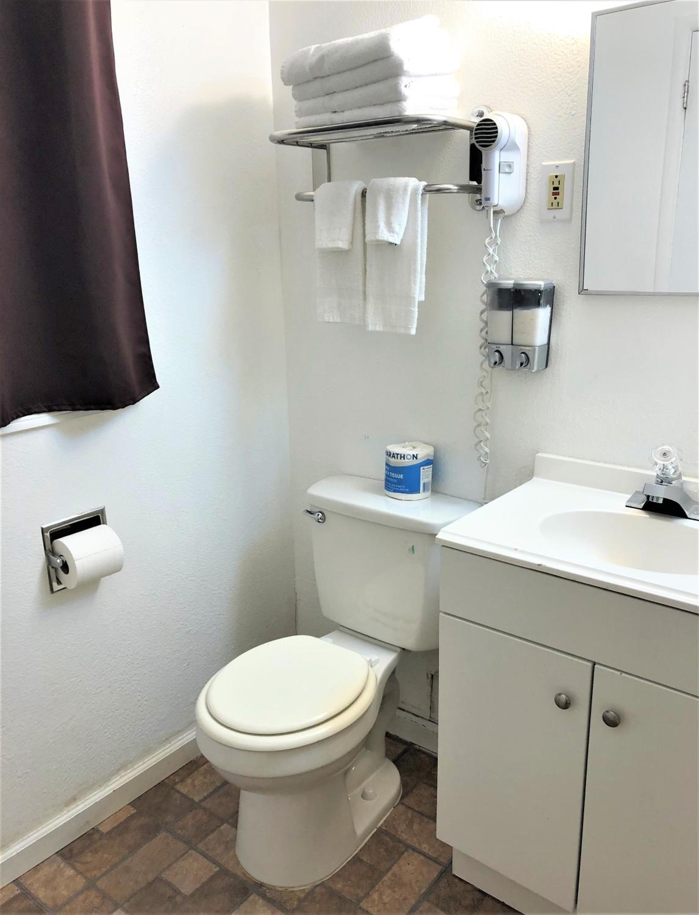 Double Room - Photo 12