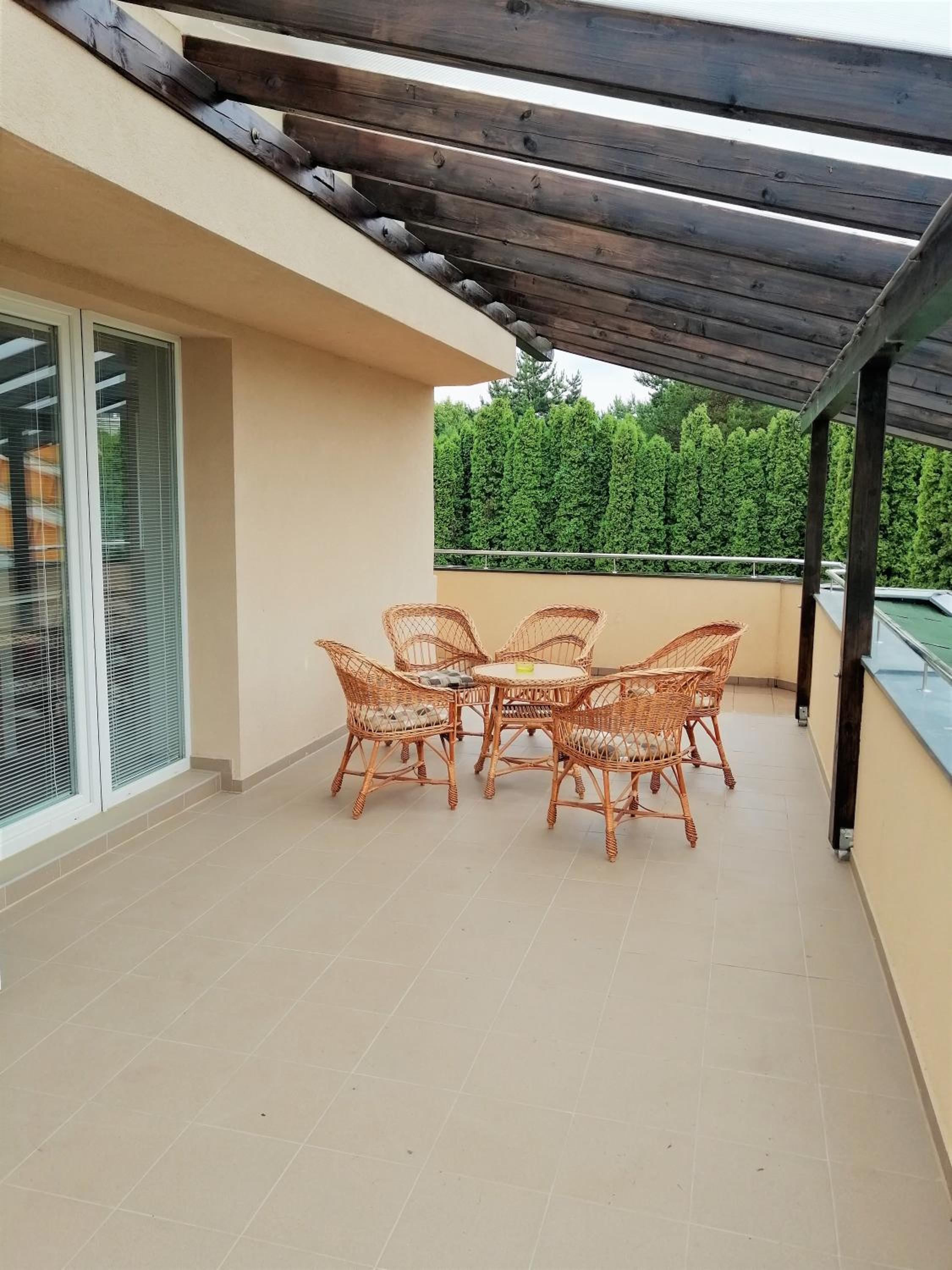 Apartment with Terrace - Photo 4