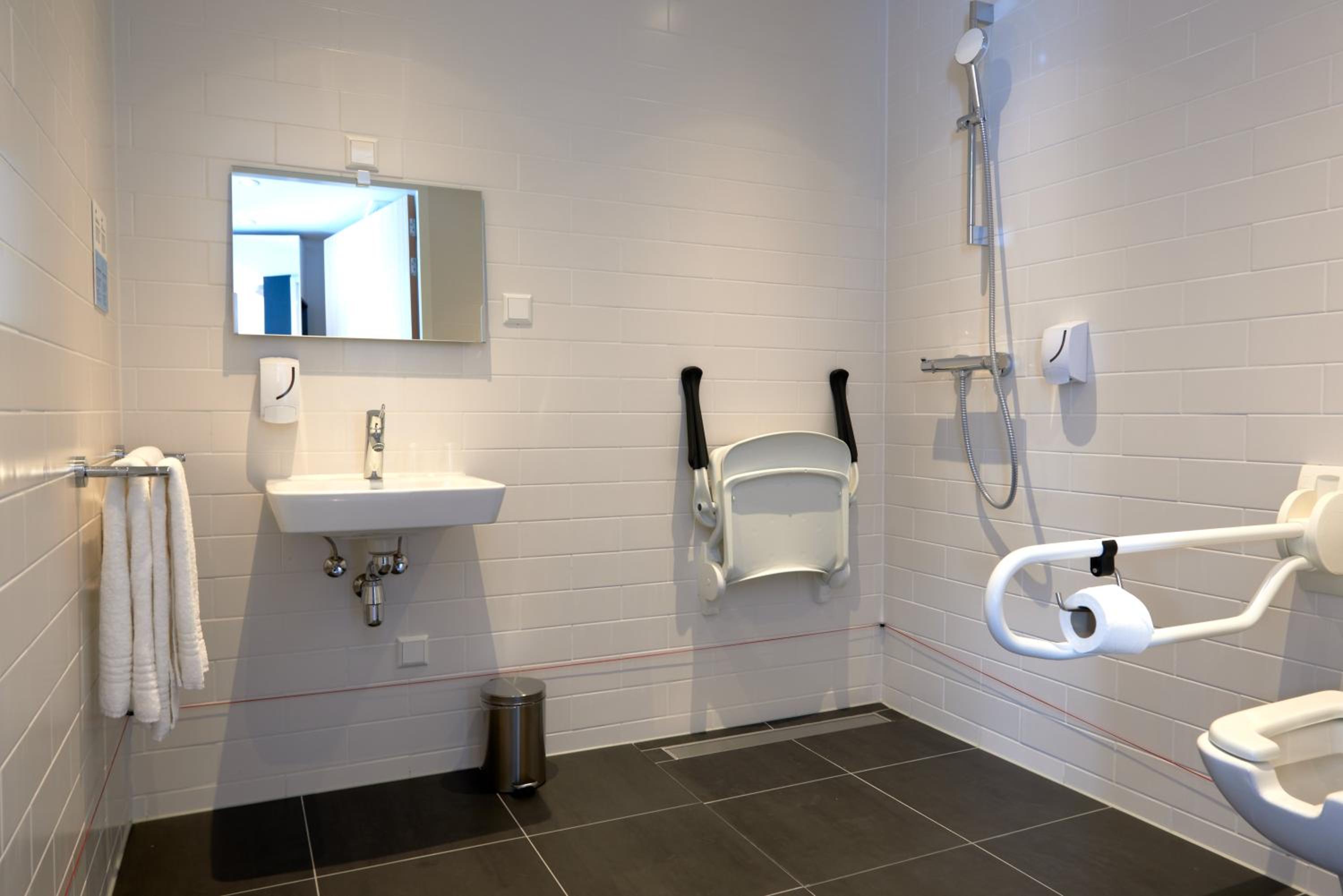 Standard Double Room with Free Breakfast - Accessible photo 3